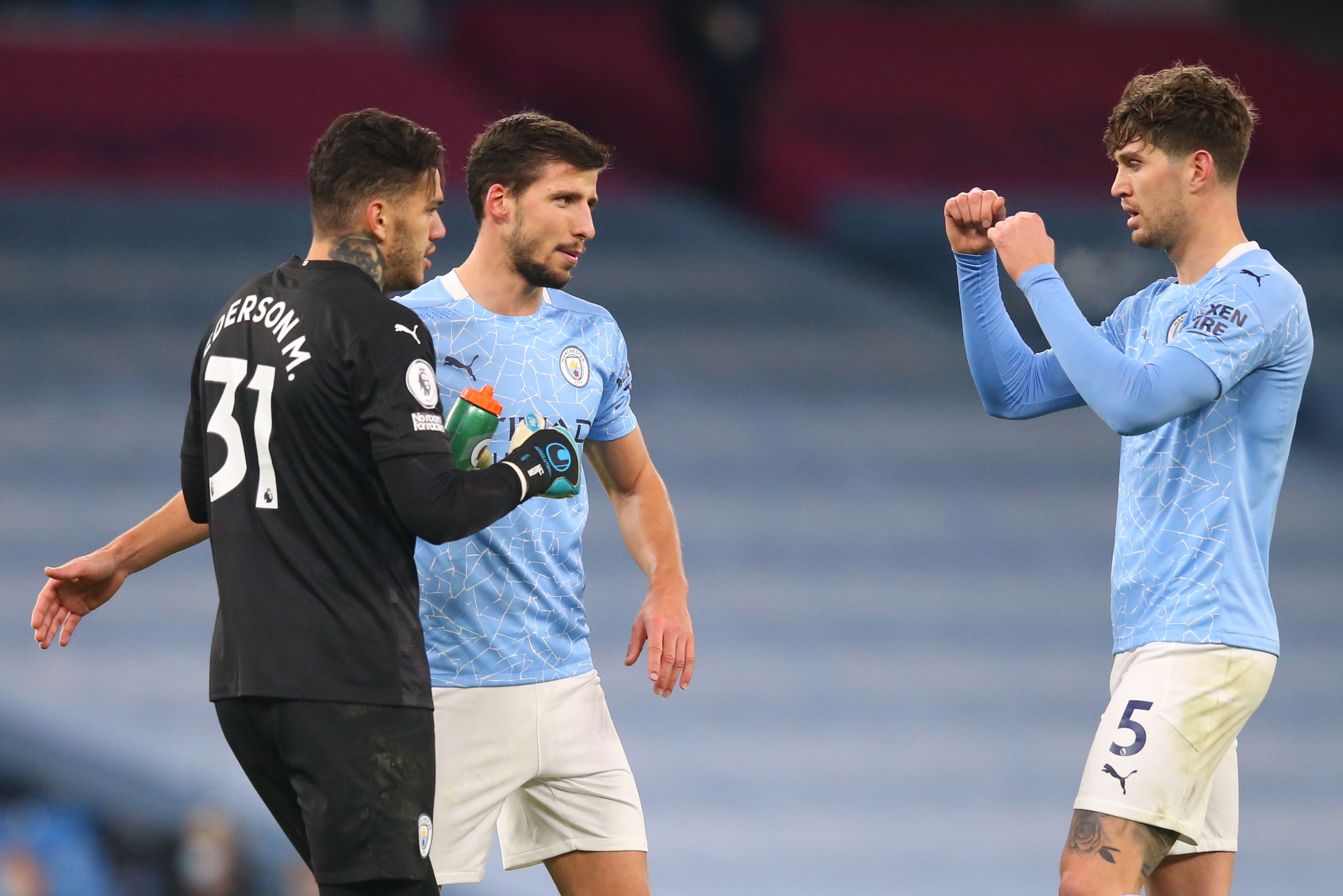 El Manchester City volvió a ganar y con esto se acerca al Liverpool y Tottenham, líderes de la Premier League. (Foto Prensa Libre: AFP)