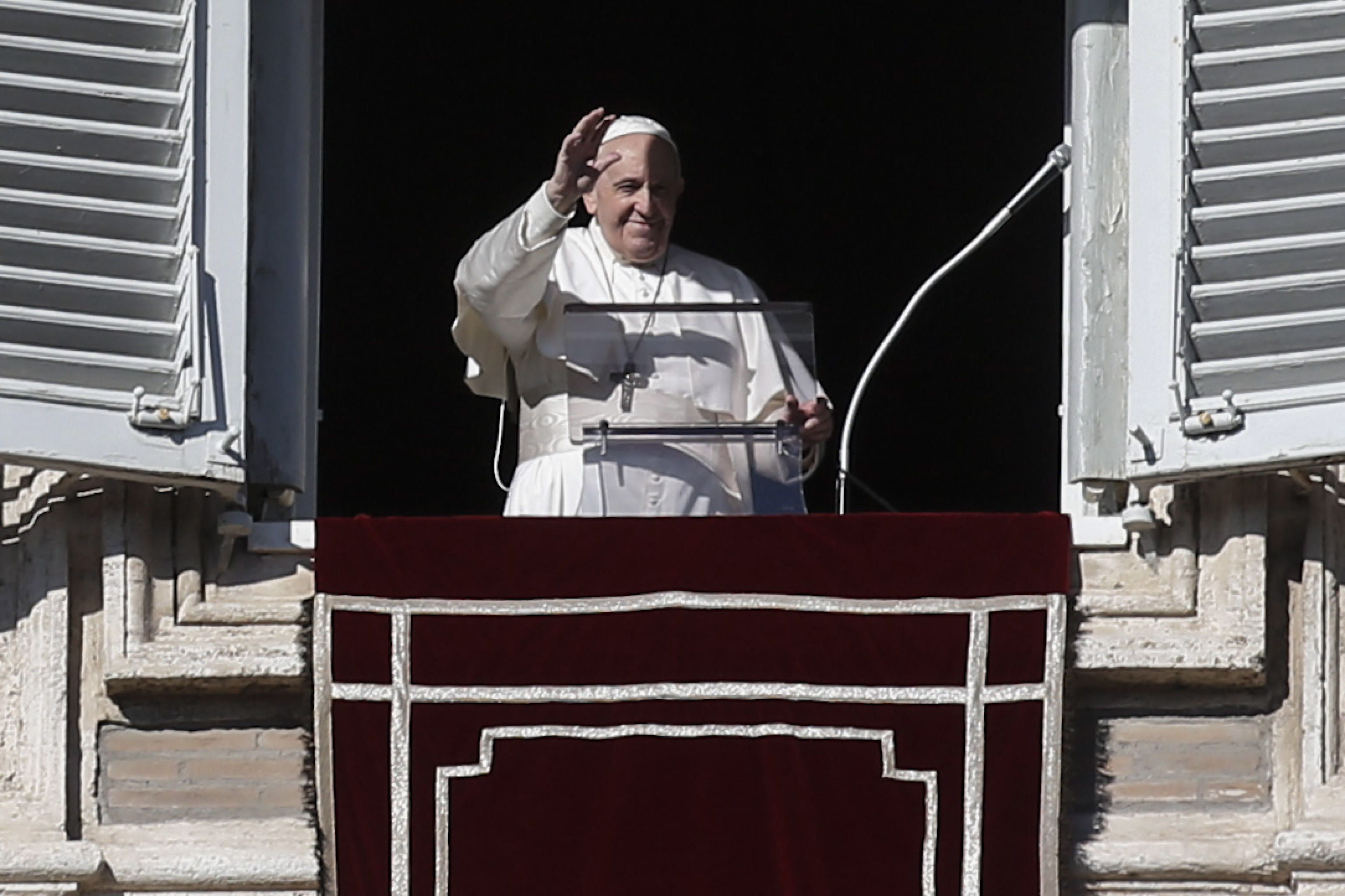 El papa Francisco en la Plaza de San Pedro. (Foto Prensa Libre: EFE)