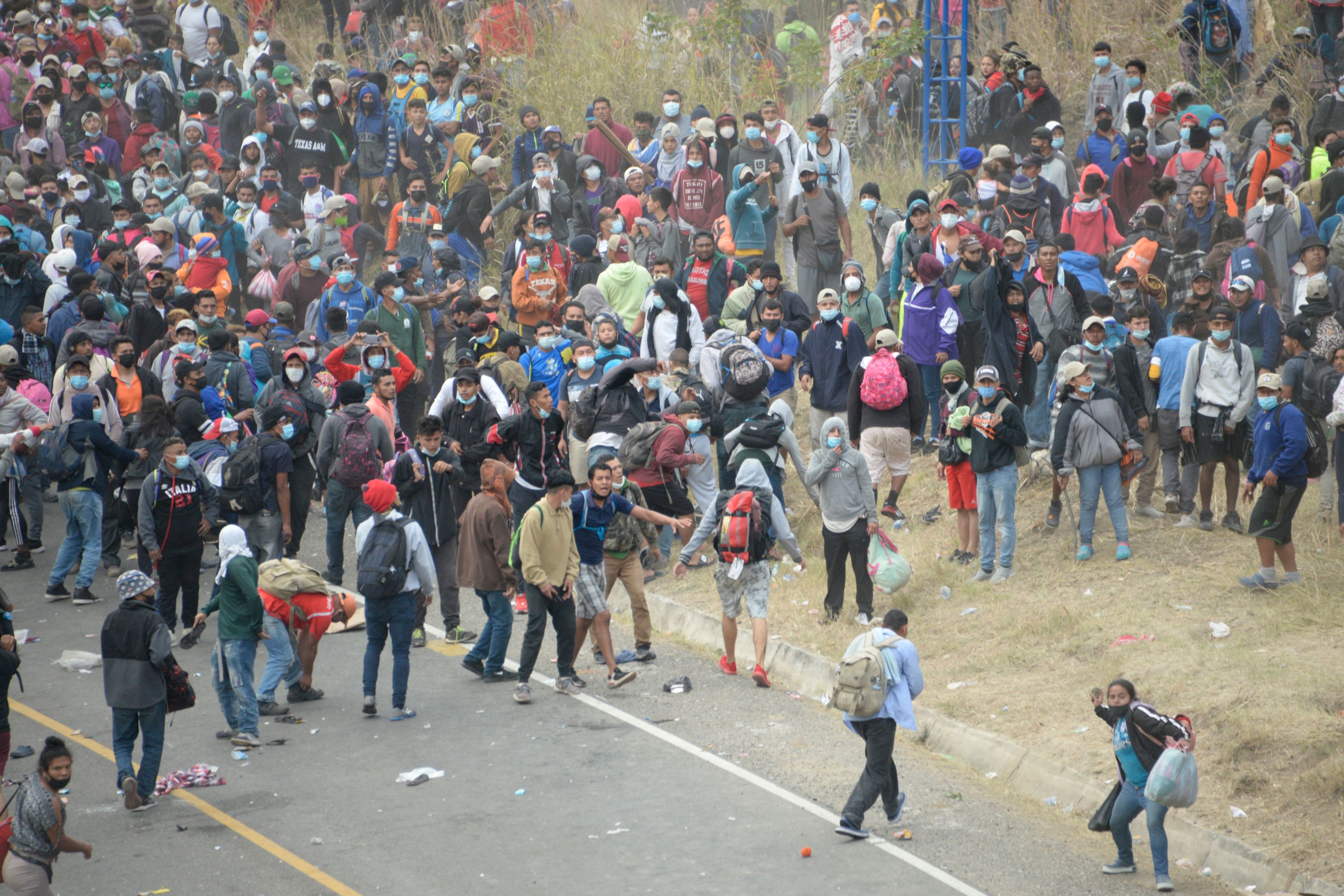 GALER A Ej rcito y Polic a de Guatemala frenan caravana migrante