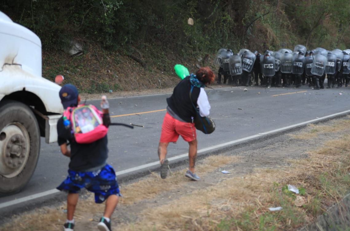 Migrantes son desalojados por la Polic a y el Ej rcito en Vado