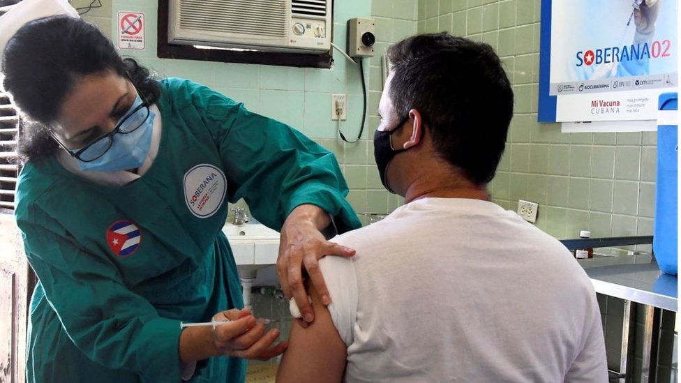 Cuba comenzó desde marzo a inocular personal de salud y grupos de riesgo en La Habana y otras provincias. (AFP)