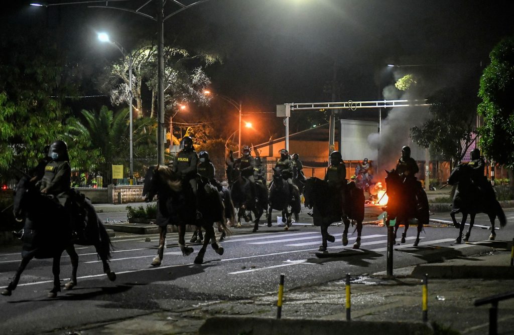 La Ciudad Colombiana De Cali, Militarizada Después De 13 Muertes En ...