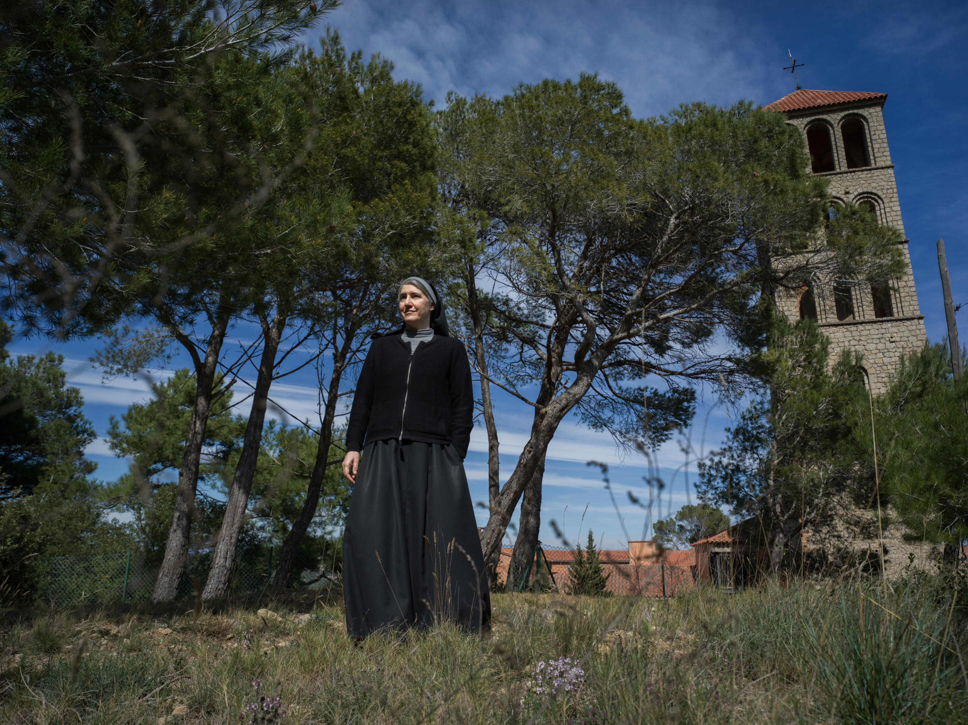 Sor Teresa Forcades, una monja con formación médica que ha puesto en duda las vacunas contra el coronavirus. (Foto Prensa Libre: Samuel Aranda/The New York Times)