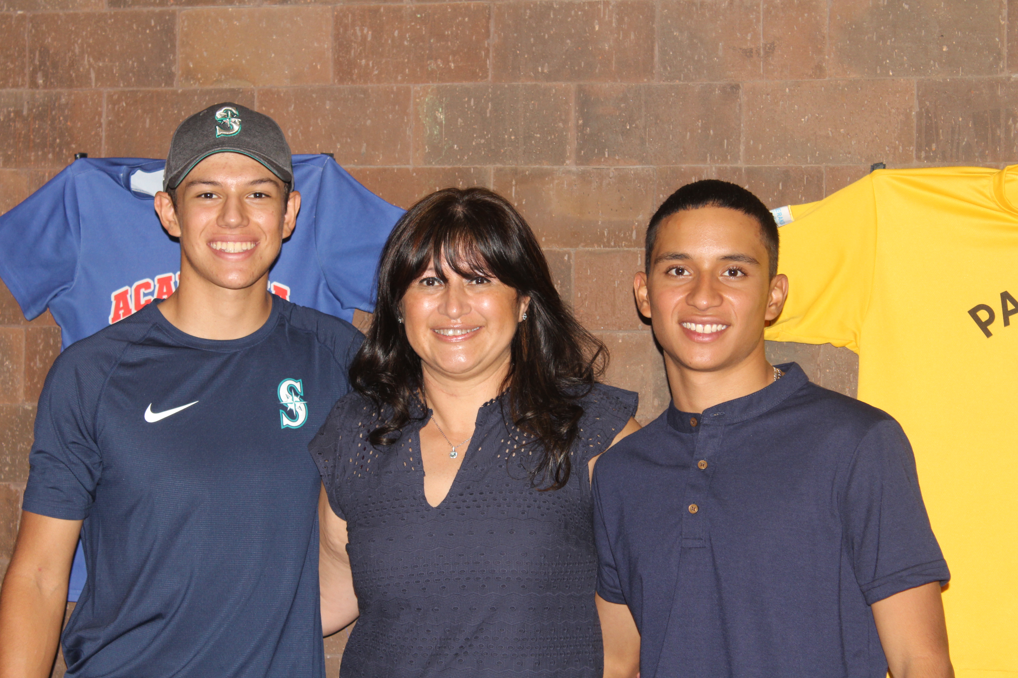 Sebastián Barrios dio a conocer el pasado jueves su vinculación con los Marineros, en una conferencia  en la Federación de Béisbol. (Foto FedeBeisbol).