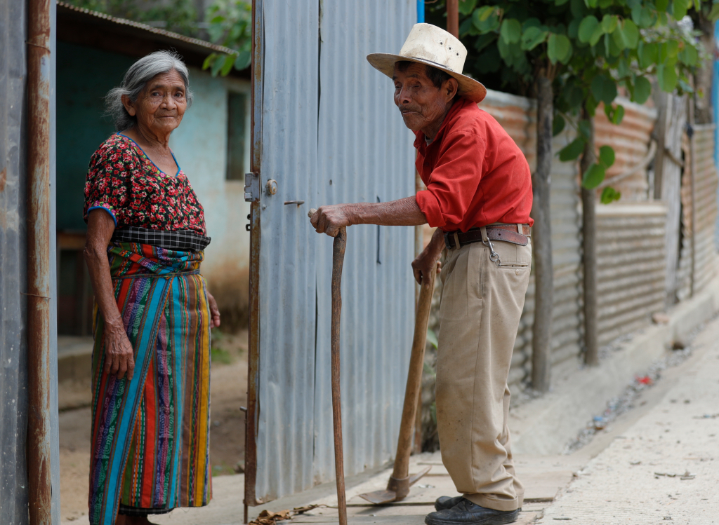 Los adultos de más de 60 años que vivan en situación de pobreza pueden optar al aporte económico que brinda el gobierno a través del Ministerio de Trabajo. (Foto Prensa Libre: 