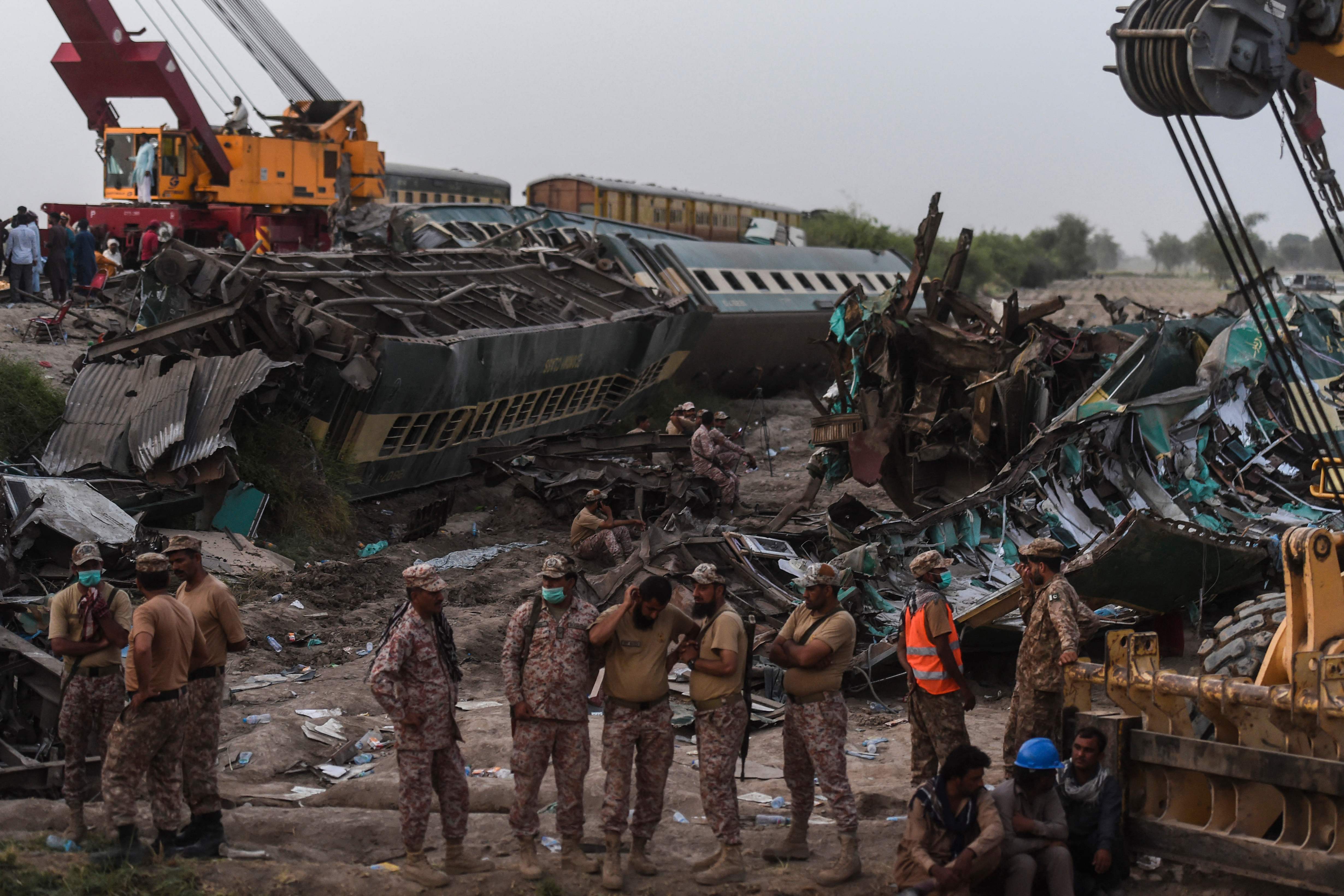 Tragedia En Pakistán: Las Impresionantes Imágenes De Los Trenes Que ...