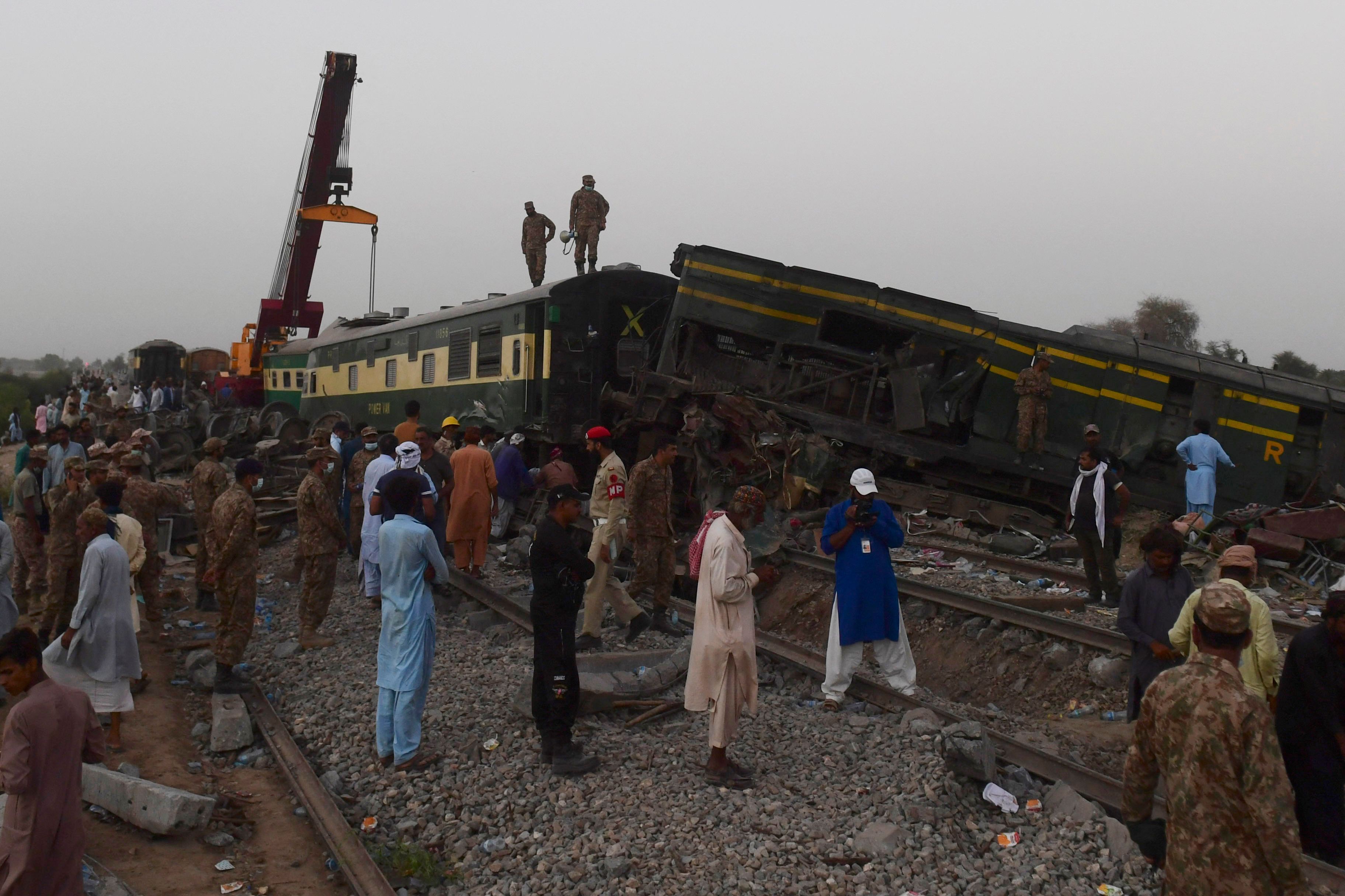 Tragedia En Pakistán: Las Impresionantes Imágenes De Los Trenes Que ...