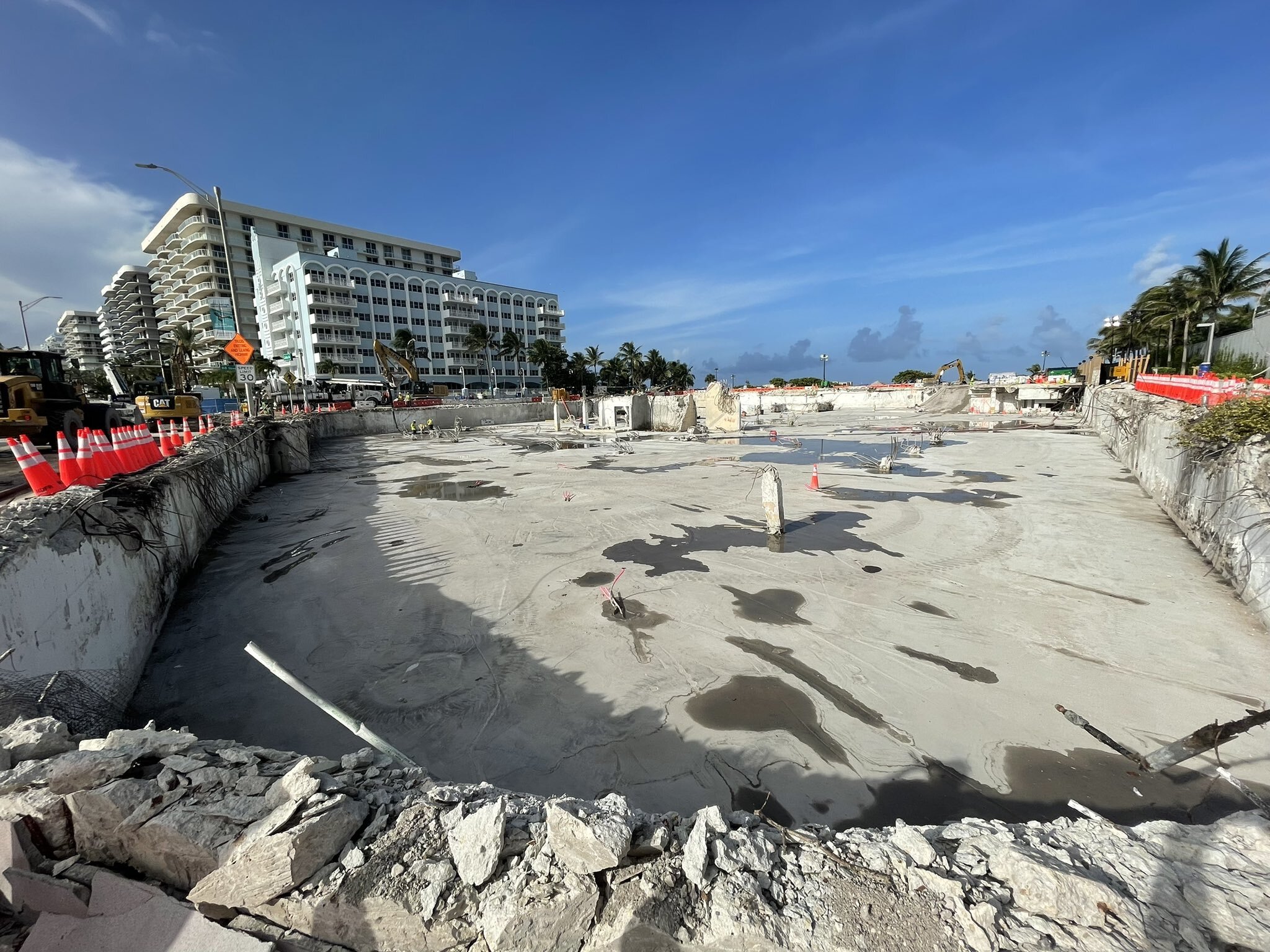 Área donde ocurrió el derrumbe del edificio Champlain Towers. (Foto Prensa Libre: Jason Pizzo)