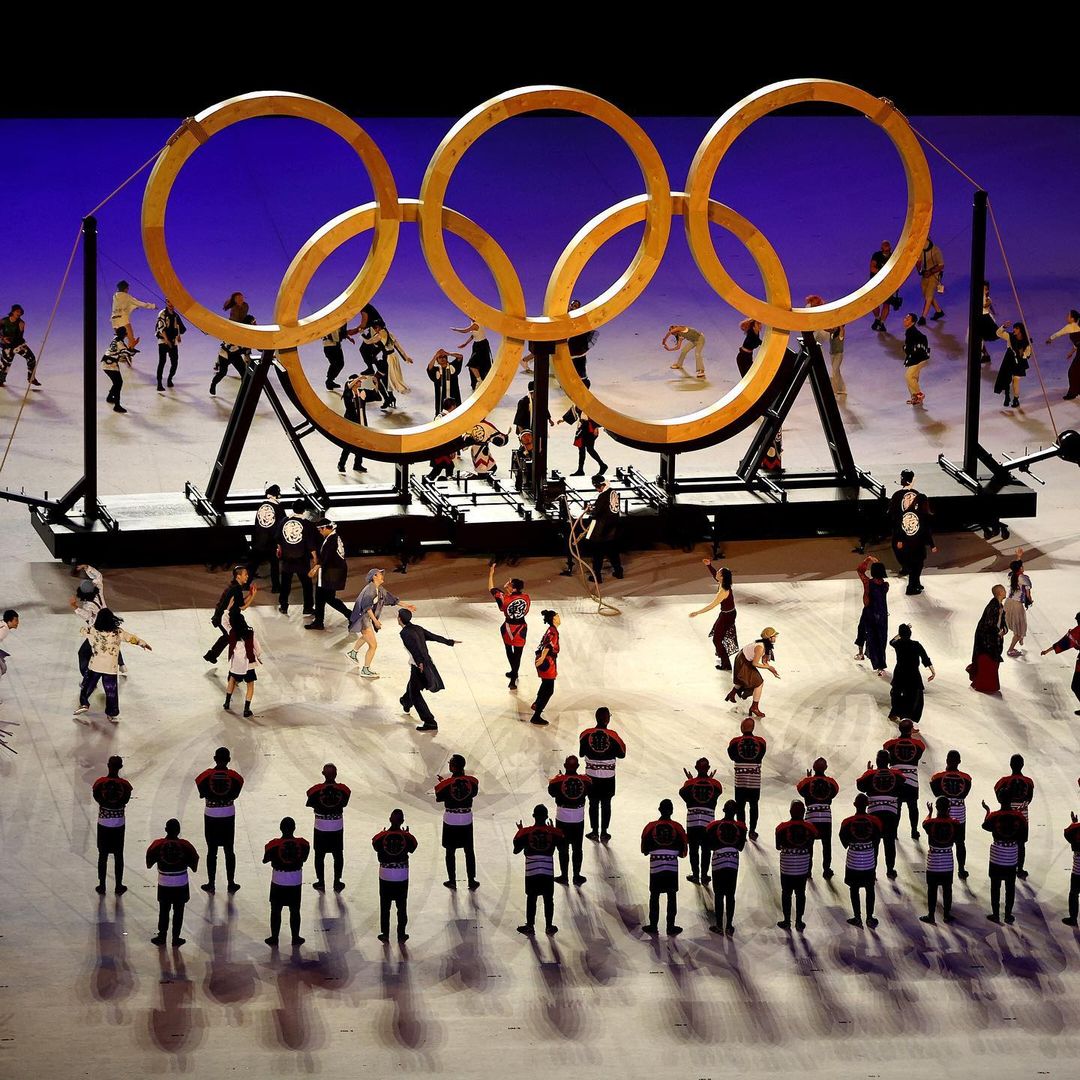 Los anillos olímpicos presentados en la ceremonia de inauguración. Foto Prensa Libre (olympics) 