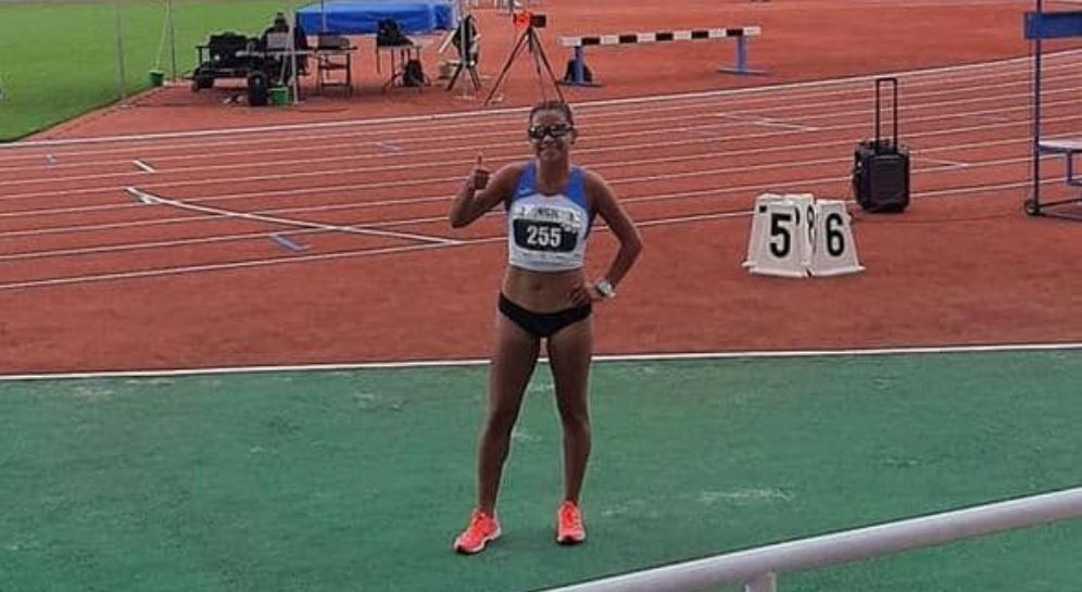 La atleta nacional Yasuri Palacios, después de ganar oro en Costa Rica. (Foto Prensa Libre: Facebook Federación Nacional de Atletismo)