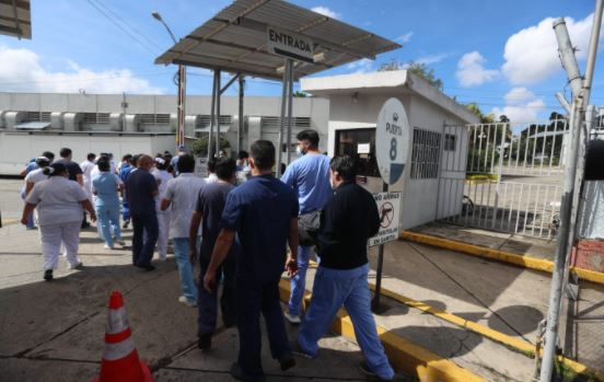 Varios hospitales de Guatemala se hallan saturados por el covid-19. (Foto Prensa Libre: Juan Diego González)