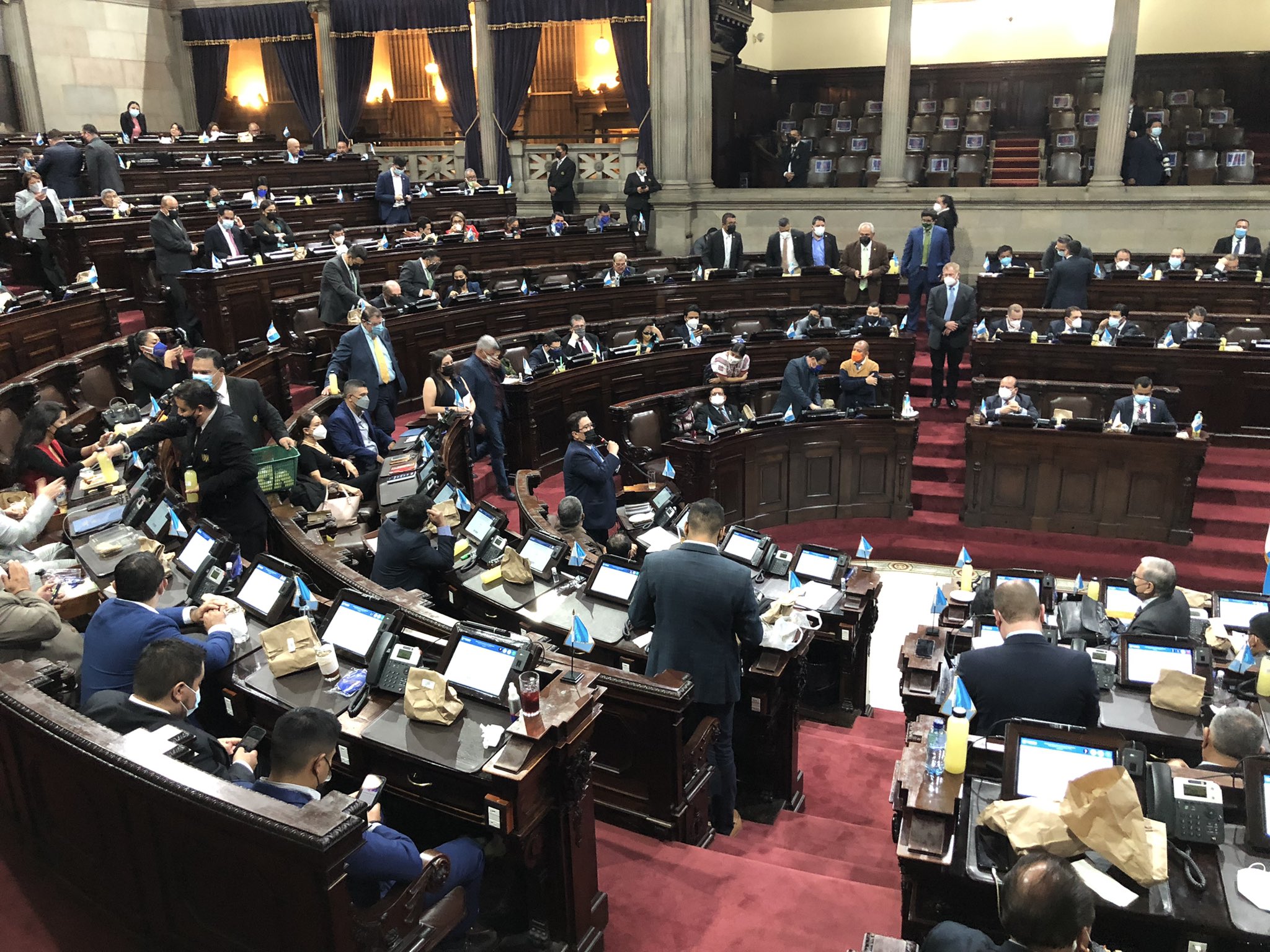 En el Congreso se analiza una iniciativa de ley que facilitaría las compras y la contratación de personal de Salud para atender la pandemia. (Foto: Hemeroteca PL)