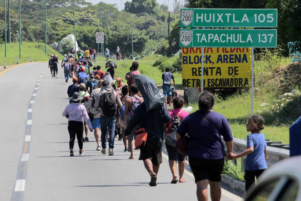 Crisis migratoria caravana avanza en el sur de M xico con notable