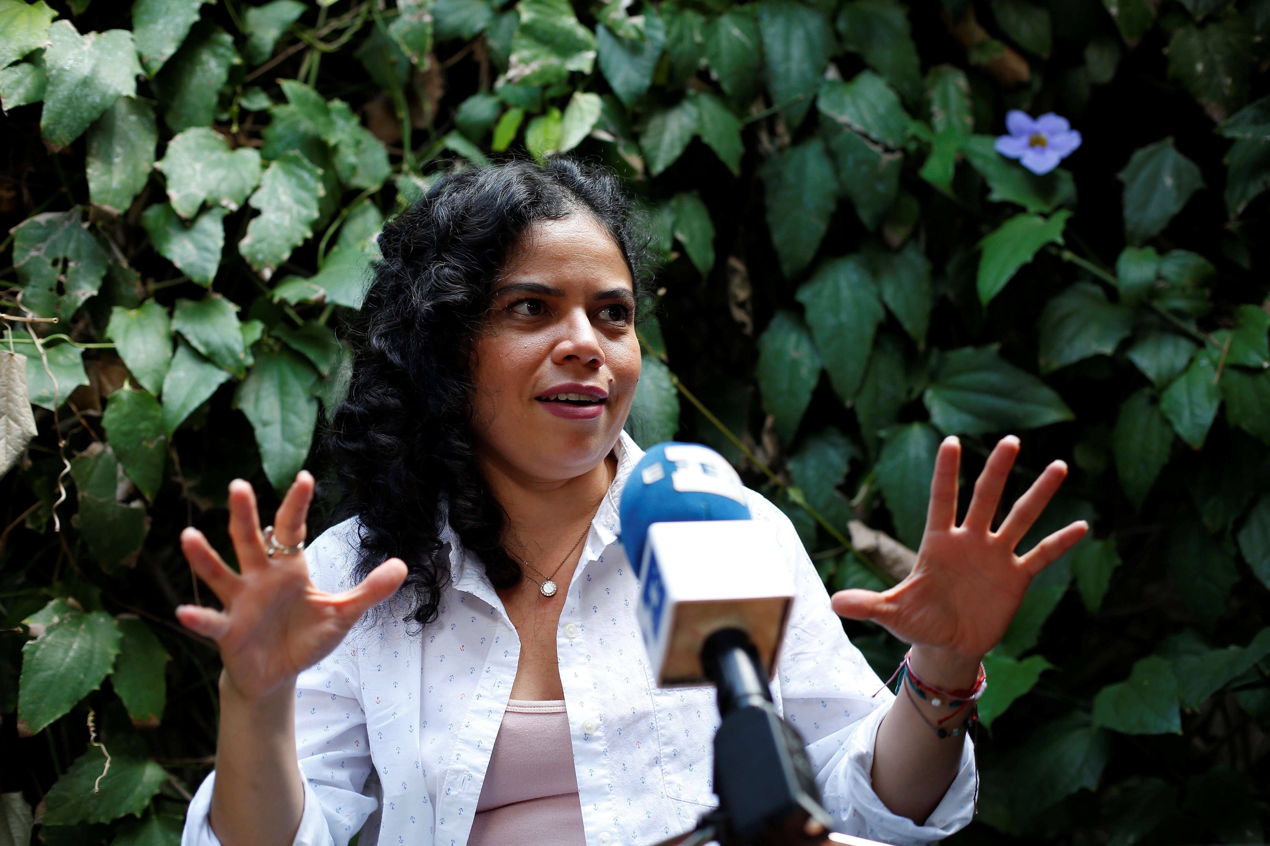 Julia Gavarrete, periodista del periódico digital El Faro, lamenta que el Gobierno de El Salvador "no tenga una posición sería y formal" sobre el espionaje a más de 30 periodistas de El Salvador con el software Pegasus. (Foto Prensa Libre: EFE)