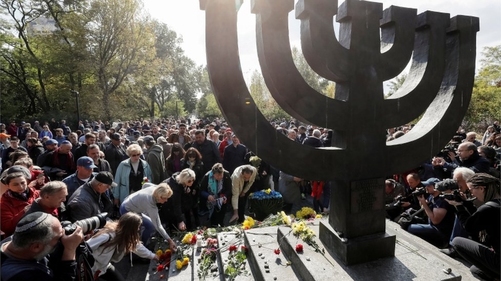 El monumento en Babi Yar es un hito importante en Kiev y un lugar de peregrinación para miles de personas cada año.