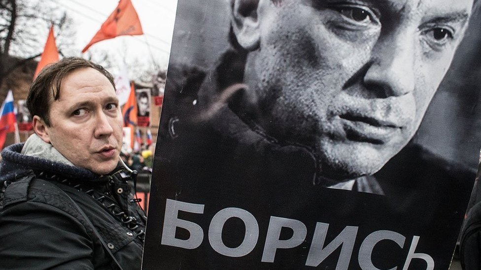 Tras su asesinato, hubo manifestaciones por la memoria de Boris Nemtsov en Moscú en 2015. (GETTY IMAGES)