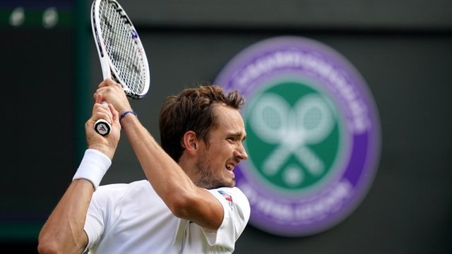 El número dos del mundo masculino, Daniil Medvedev, de Rusia, se verá afectado por la medida.