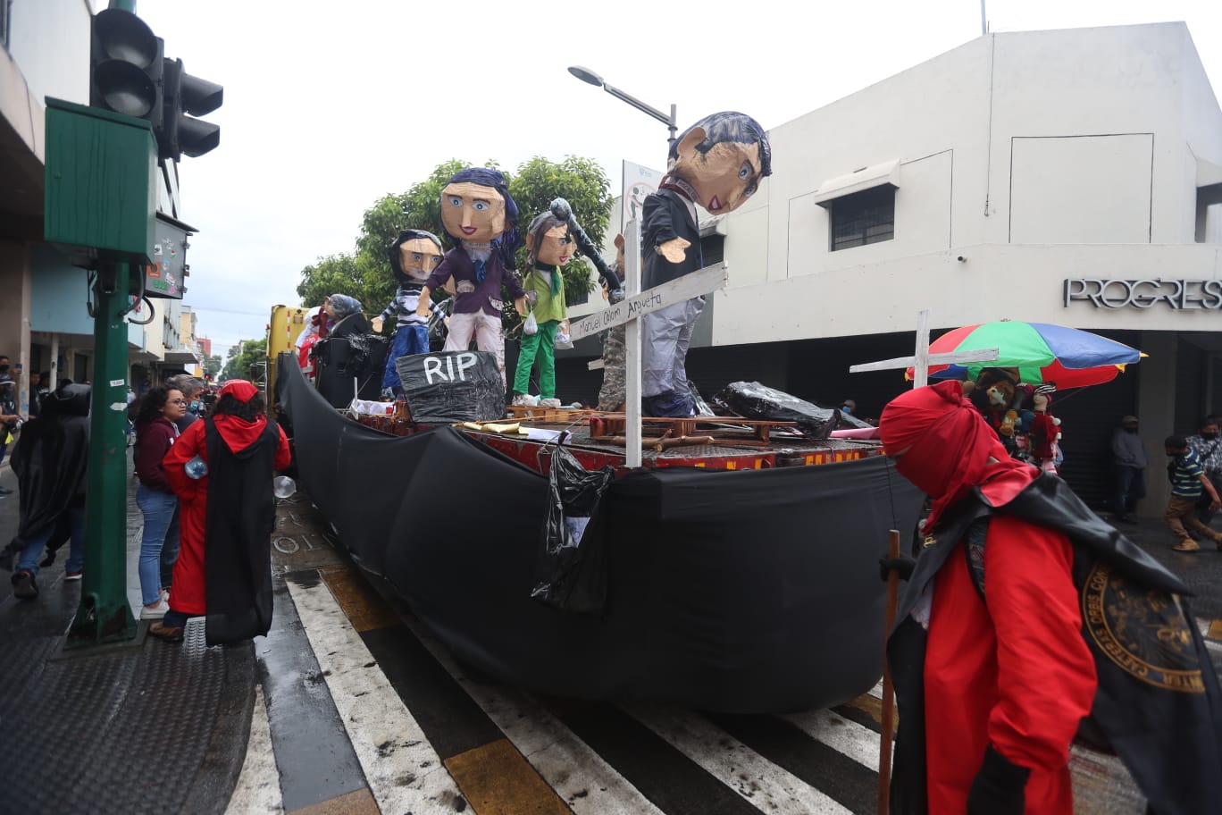 Huelga De Dolores Imágenes De Cómo Transcurre El Desfile Bufo En Medio De La Sátira Hacia El 9419