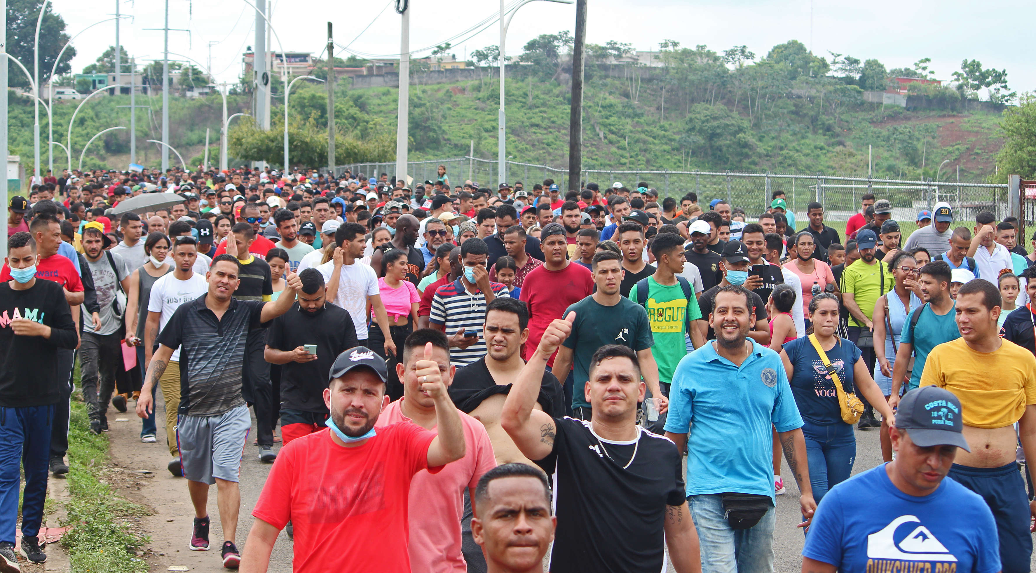 Miles de migrantes amenazan con nueva caravana en la frontera