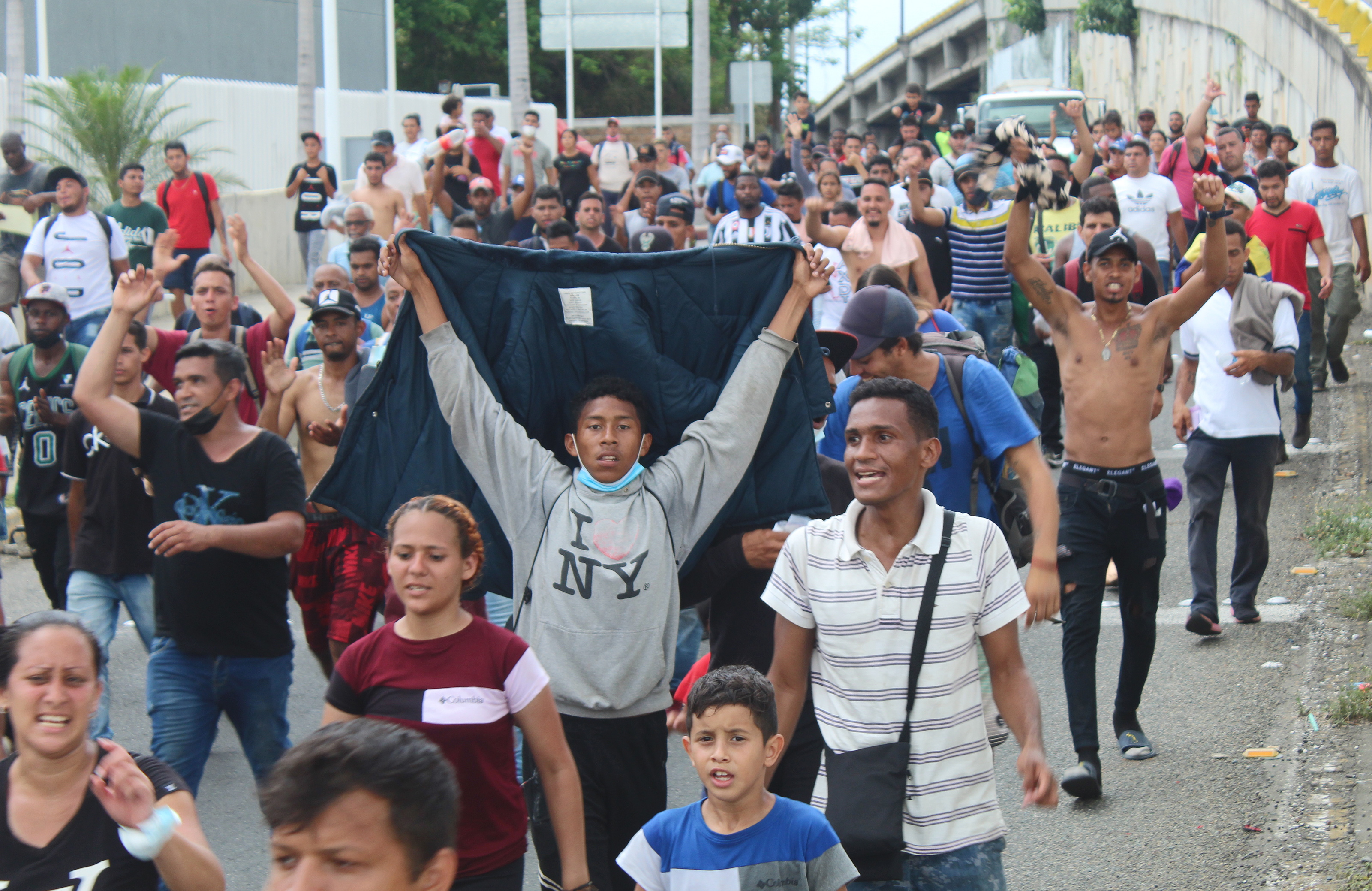 Nueva caravana de migrantes parte desde frontera M xico Guatemala