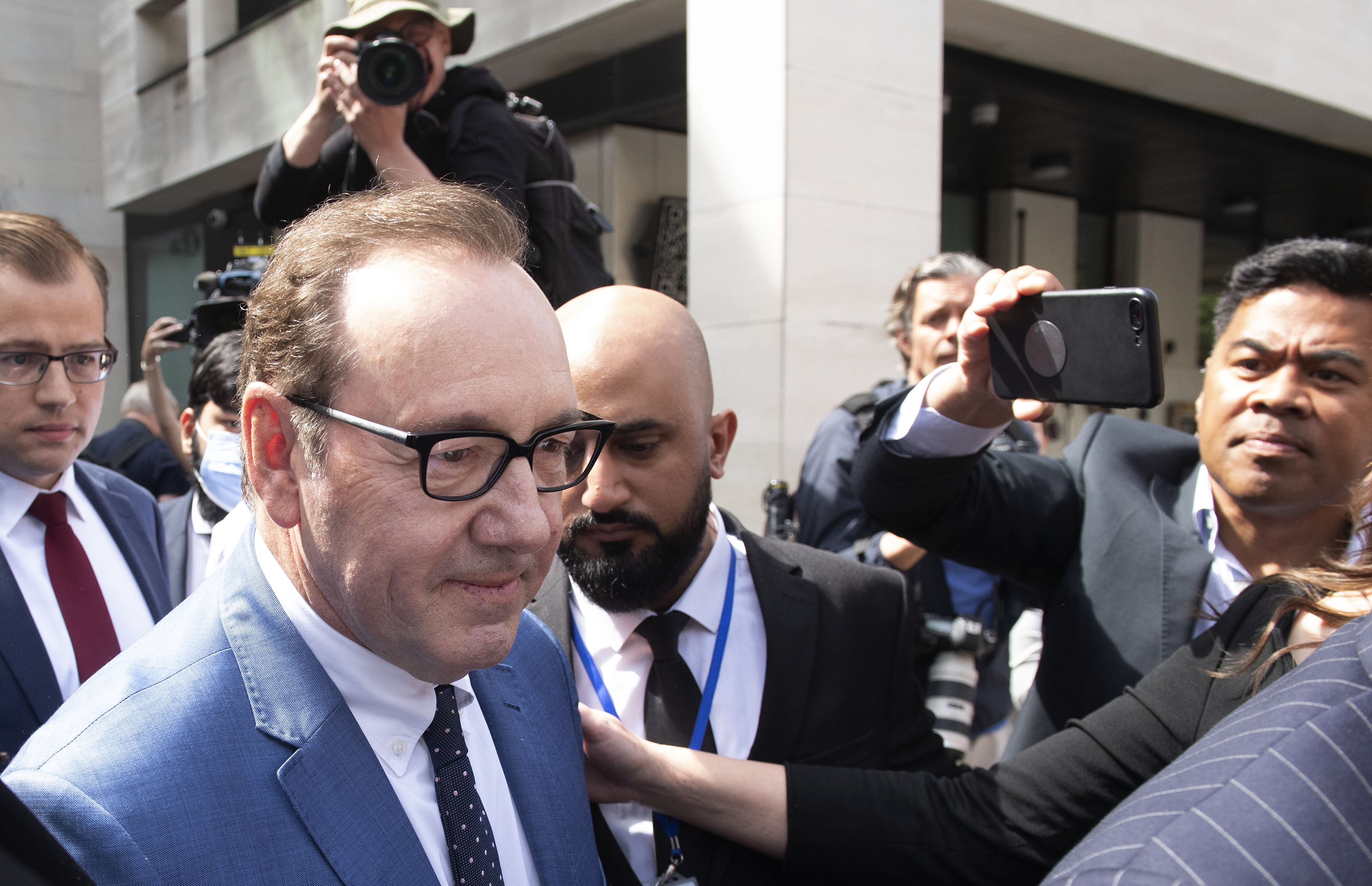 Kevin Spacey Queda En Libertad Bajo Fianza Tras Acusaciones Por ...