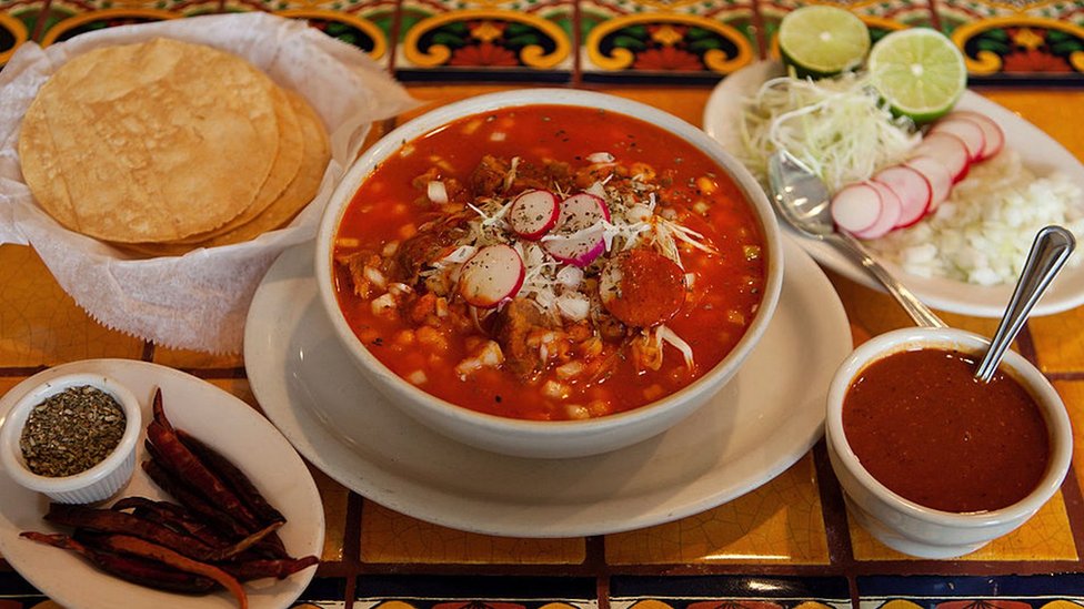 Comer pozole es toda una tradición durante las fiestas de independencia de México. (GETTY IMAGES)