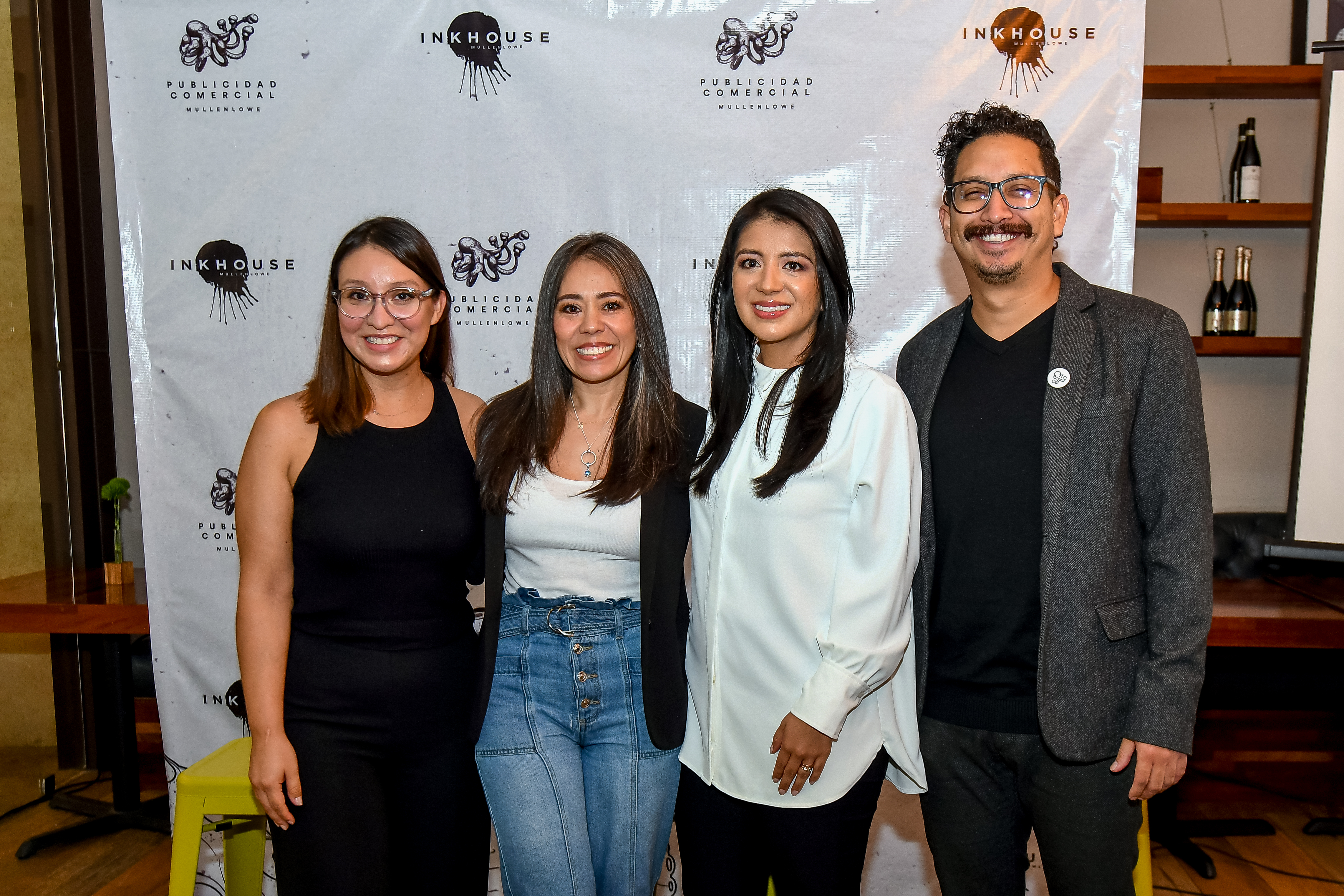 Marielos Soch, jefe creativa; María Pinedo, directora general de cuentas; Isabel de Bell, directora ejecutiva; y Mario Limón, director digital de Publicidad Comercial Mullenlowe. Foto Prensa Libre: Sergio Muñoz