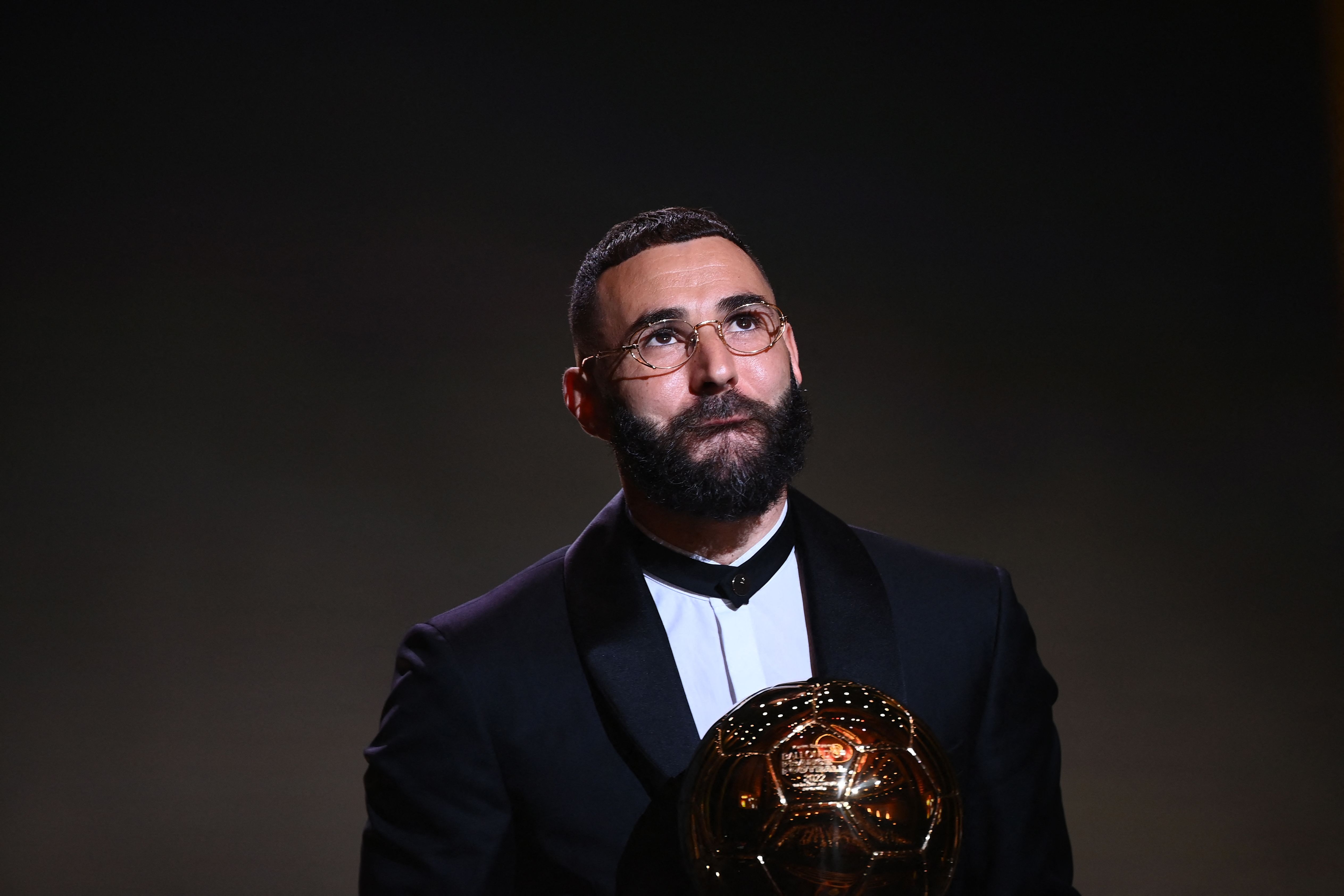 Топ 10 на золотой мяч. Бензема золотой мяч 2022. Benzema Ballon d'or. Месси золотой мяч 2022. Золотой мяч France Football 2023.