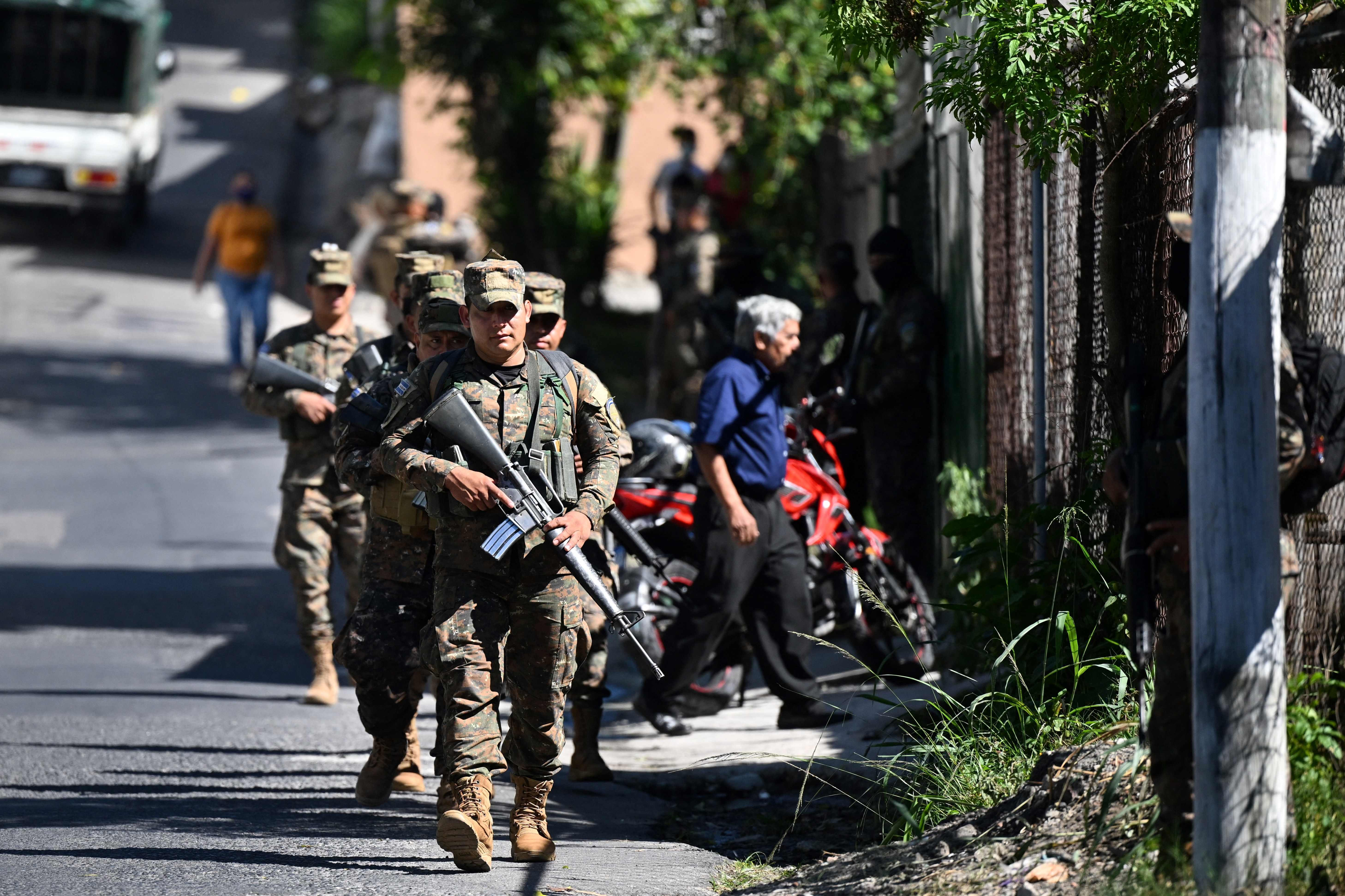 Guerra Contra Las Pandillas De Bukele 10 Mil Efectivos Del Ejército Y La Policía Mantienen 2932