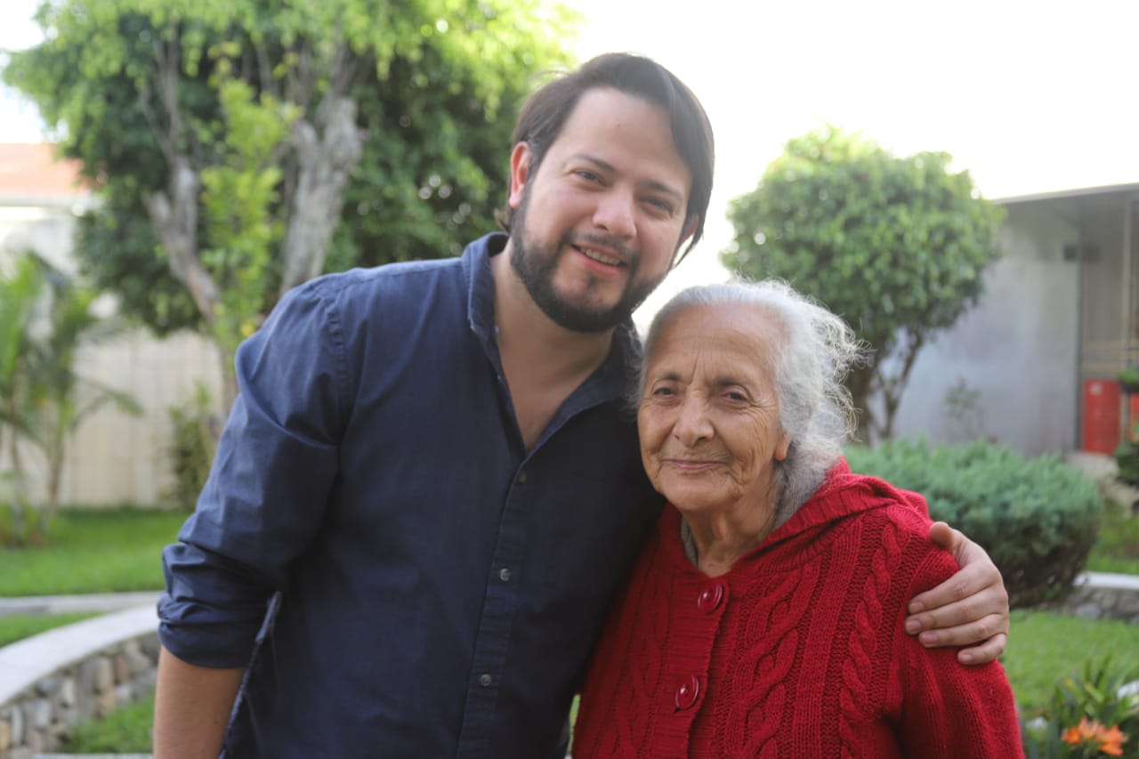 21 días de dar felicidad: Un regalo sorpresa para doña Esther (Día 6)