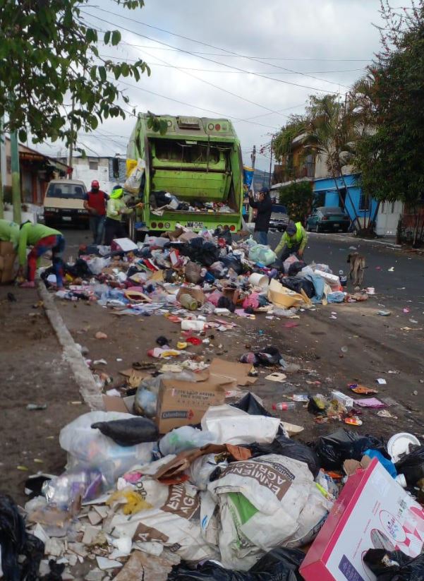 23,525 en la categoría «Cubo de basura en la calle» de fotos e