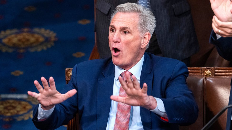 El congresista republicano Kevin McCarthy no logró la mayoría necesaria para presidir la Cámara de Representantes pese a que hubo tres intentos este martes.