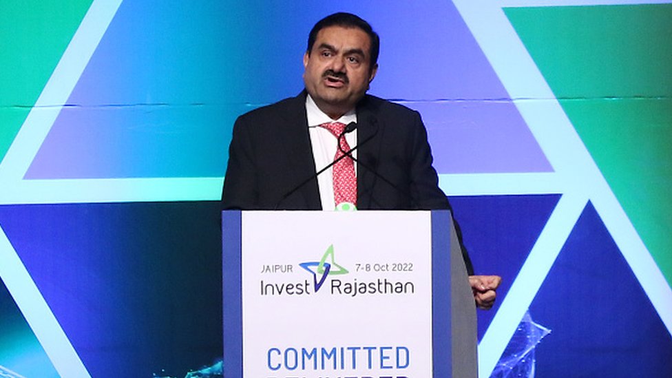 Gautam Adani era el tercer hombre más rico del mundo hace dos semanas, según la revista Forbes.