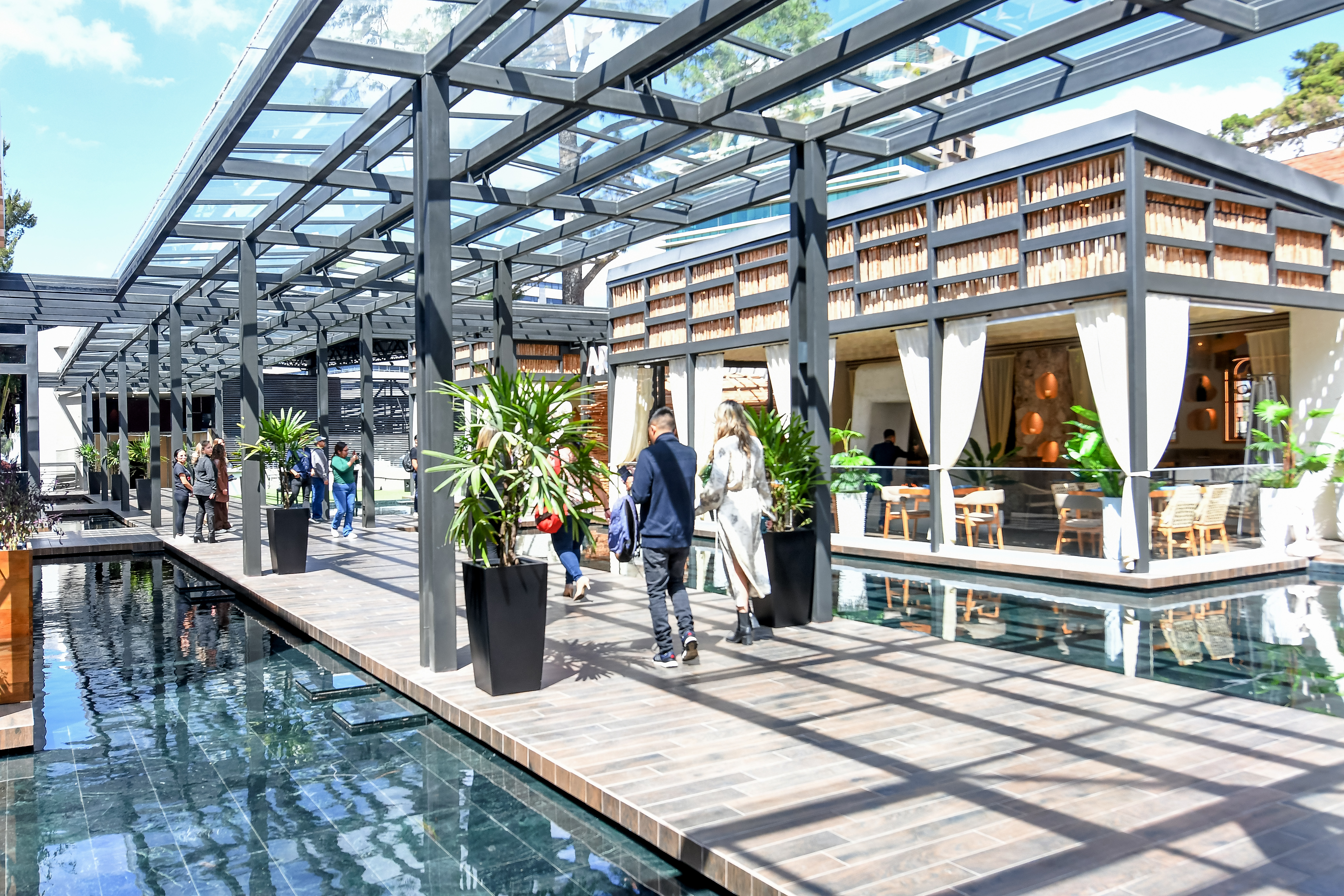 La Terraza fue creada para disfrutar en familia, del medio ambiente y sobre todo de la gastronomía internacional. Foto Prensa Libe: Sergio Muñoz