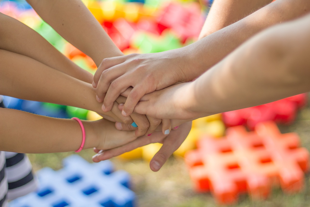 ¿Cómo enseñar a los niños pequeños a relacionarse? Siga estos consejos y recomendaciones