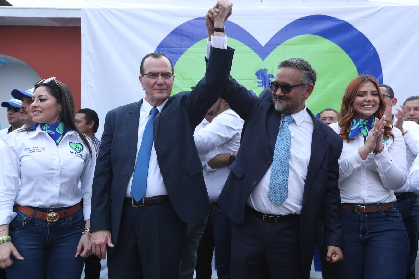 Partido Mi Familia proclama a su binomio presidencial Julio César Rivera Clavería es candidato
