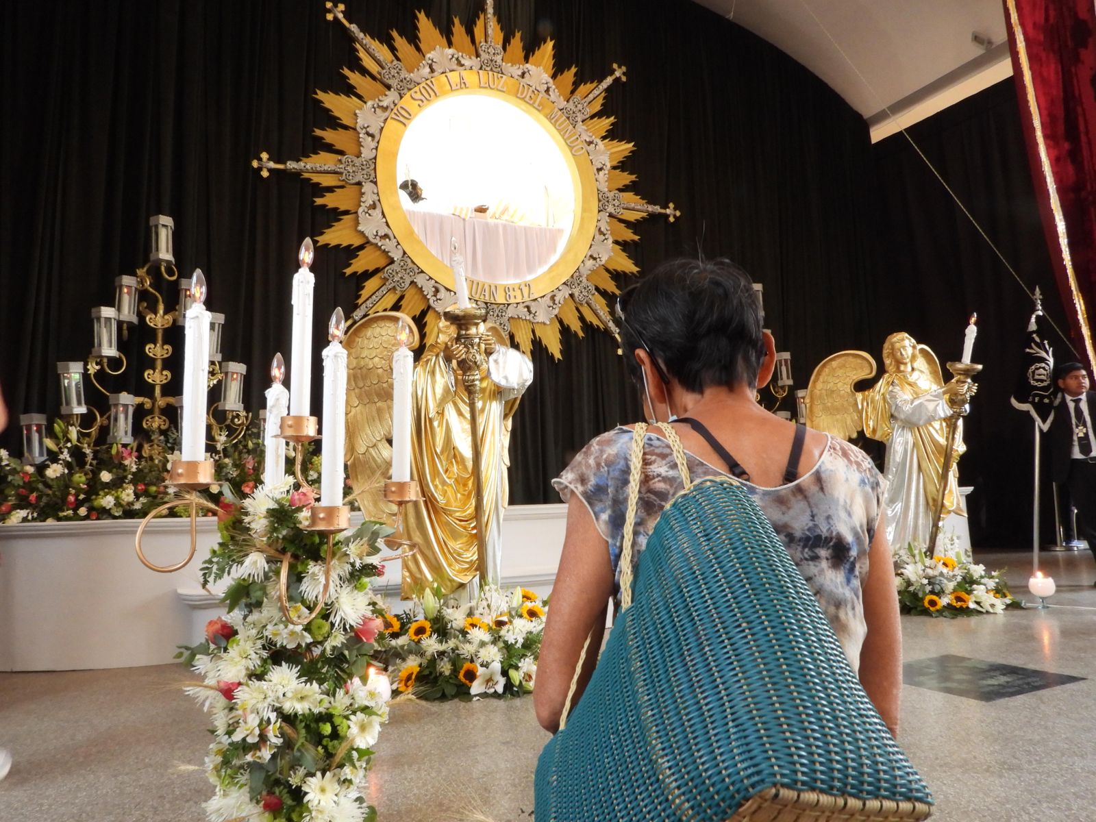 Fotos: Velan al Señor Sepultado de San Felipe de Jesús previo a su cortejo procesional de Viernes Santo'