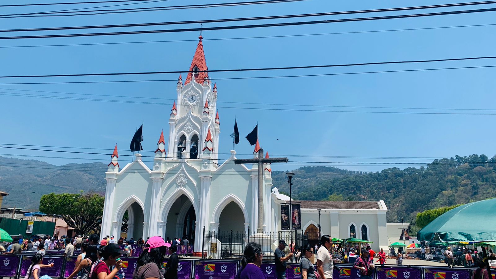 Fotos: Velan al Señor Sepultado de San Felipe de Jesús previo a su cortejo procesional de Viernes Santo'