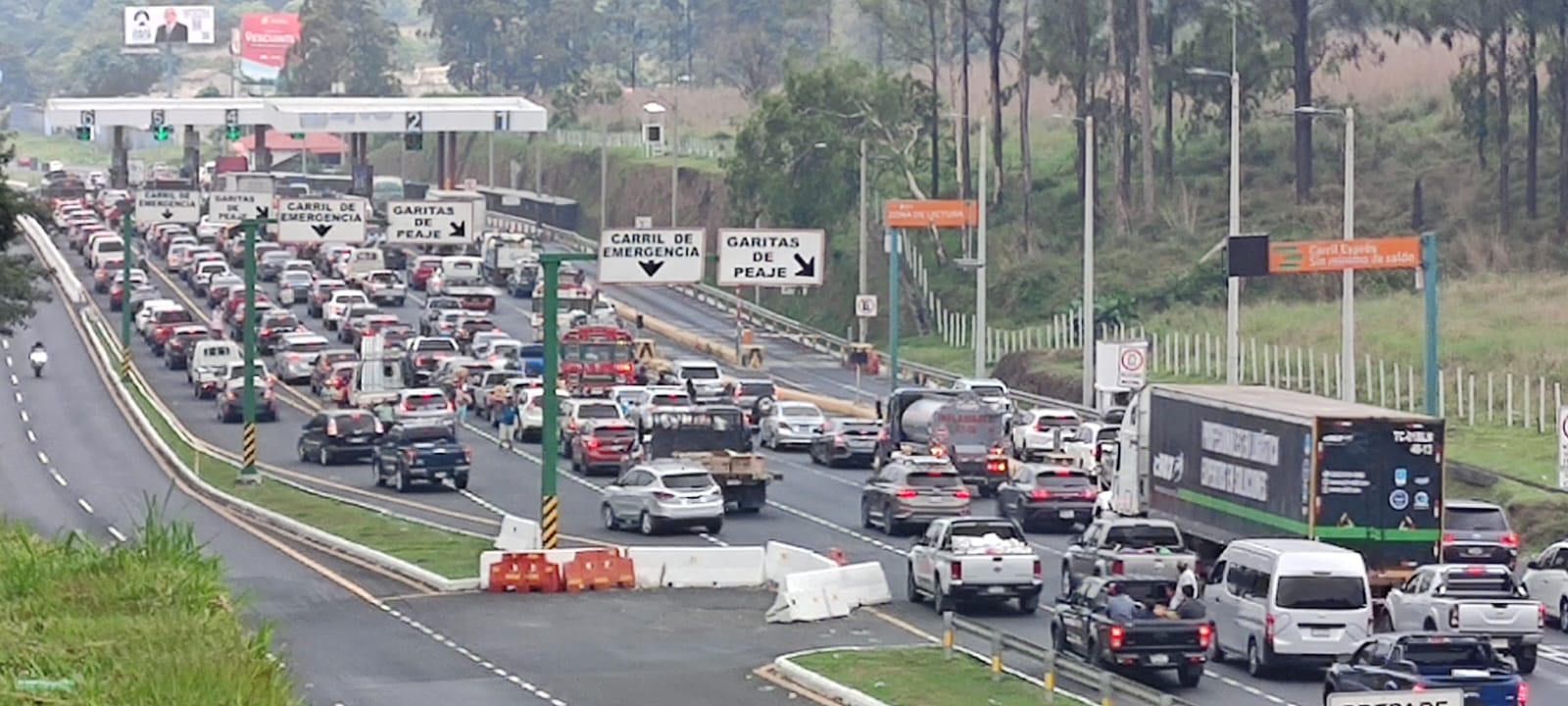 Los conductores utilizan la autopista que está próxima a dejar de cobrar el paso vehicular. Fotografía: Carlos Paredes.