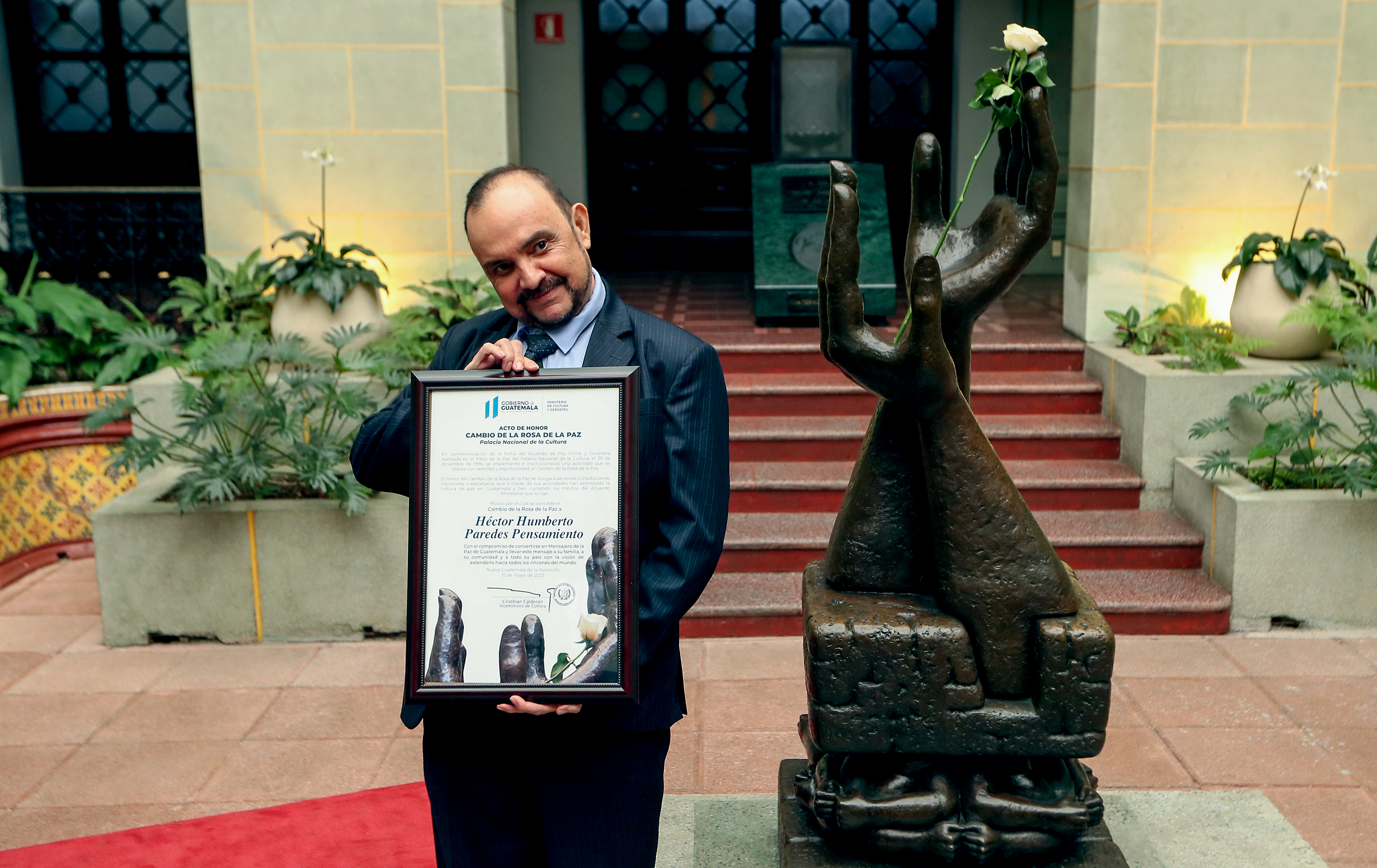 Héctor Paredes Pensamiento, presidente y fundador de Corporación Pharmalat. Foto Prensa Libre