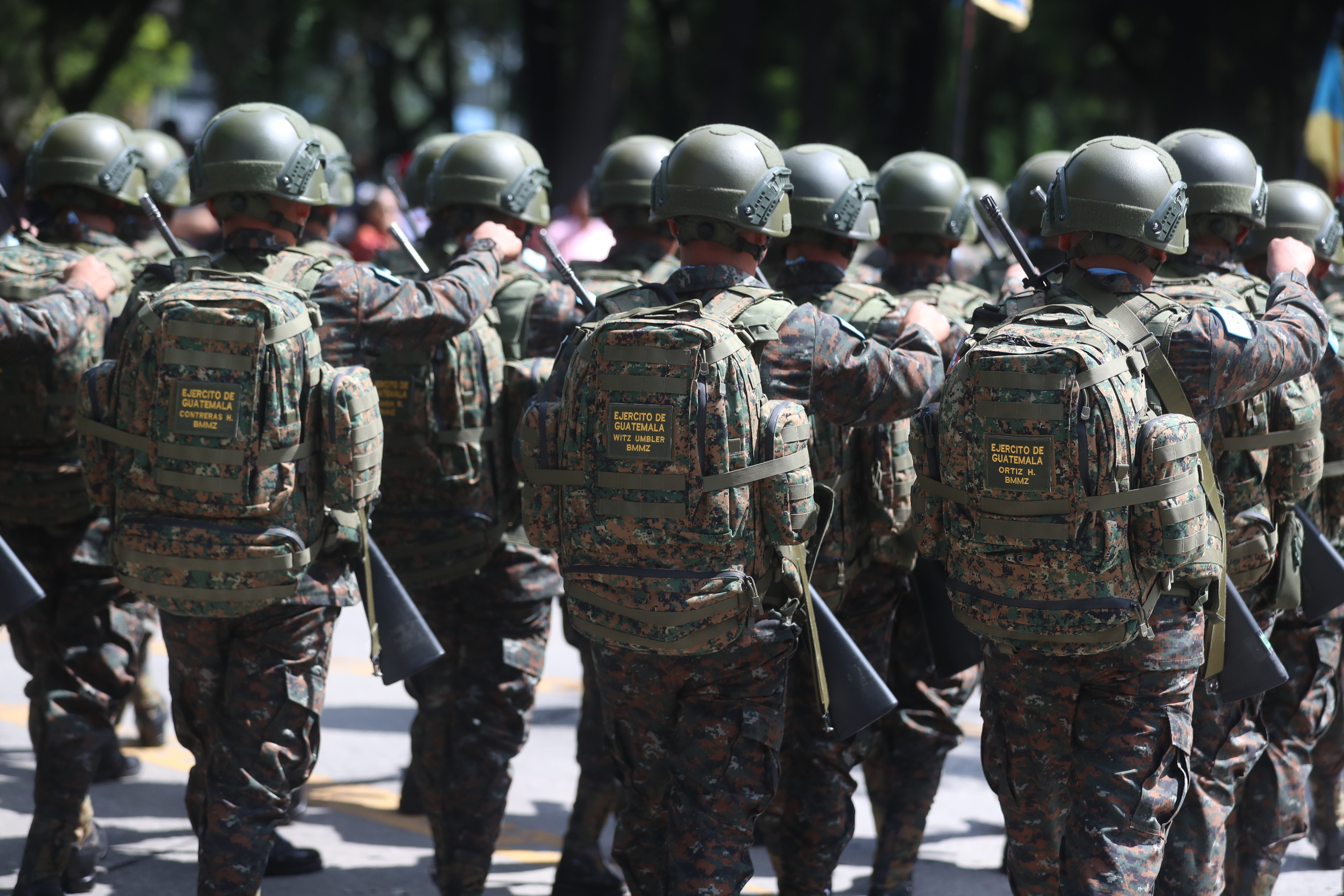 DESFILE 152 EJRCITO DE GUATEMALA. Se conmemoran 152 aos del Ejrcito de Guatemala con un desfile que inici en el monumento Juan Pablo II, en la Avenida de las Amricas y, finaliz en la Guardia del Honor, Ministerio de la Defensa. Esta conmemoracin se da en el marco del Aniversario de la Gesta Revolucionaria de 1871, la famosa batalla entre conservadores y liberales. En la imagen, fuerzas de aire, mar y tierra con sus diferentes divisiones y comandos desfilaron en las calles de la zona 14 y zona 10, mostrndose ante los guatemaltecos.

Juan Diego Gonzlez.  300623