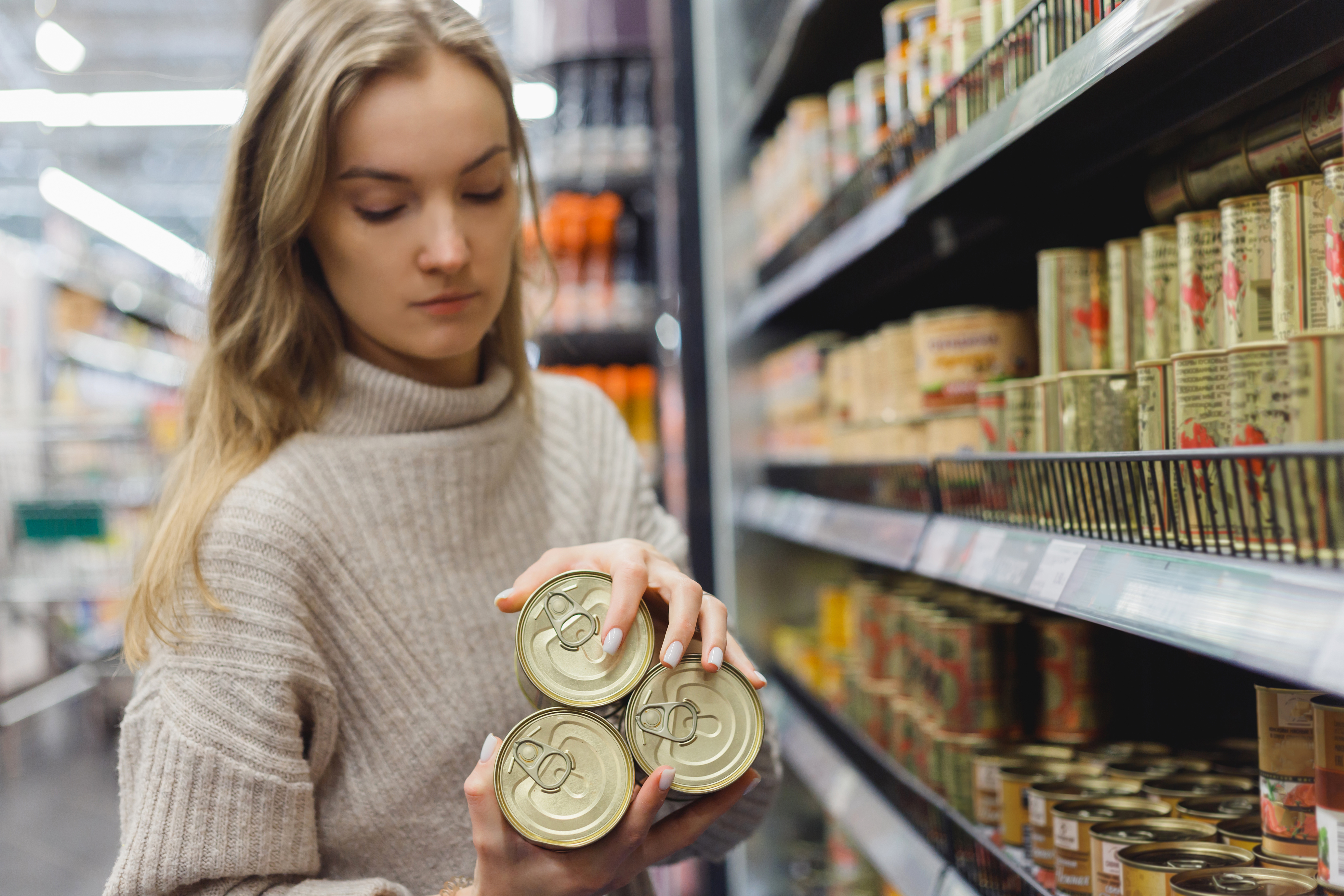 Продавать некоторых. Экономить на еде. Али больше экономить на еде с марта этого года.. Мало денег картинка. Экономим на еде Мем.