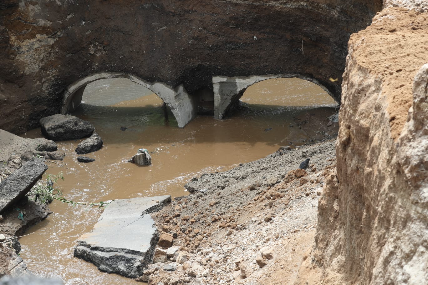 RÍO. HUNDIMIENTO EN VILLA NUEVA