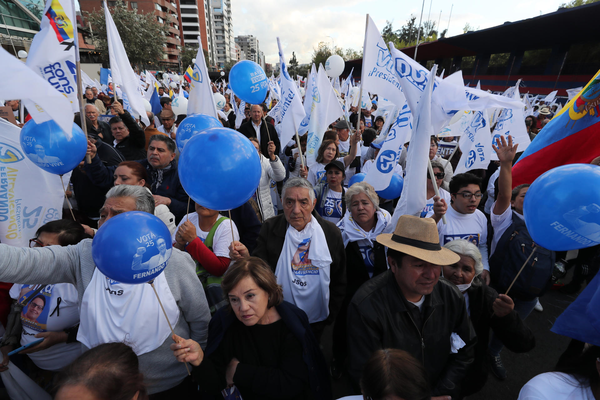 Ecuador acude a votar en unas inéditas elecciones bajo una creciente ola de violencia