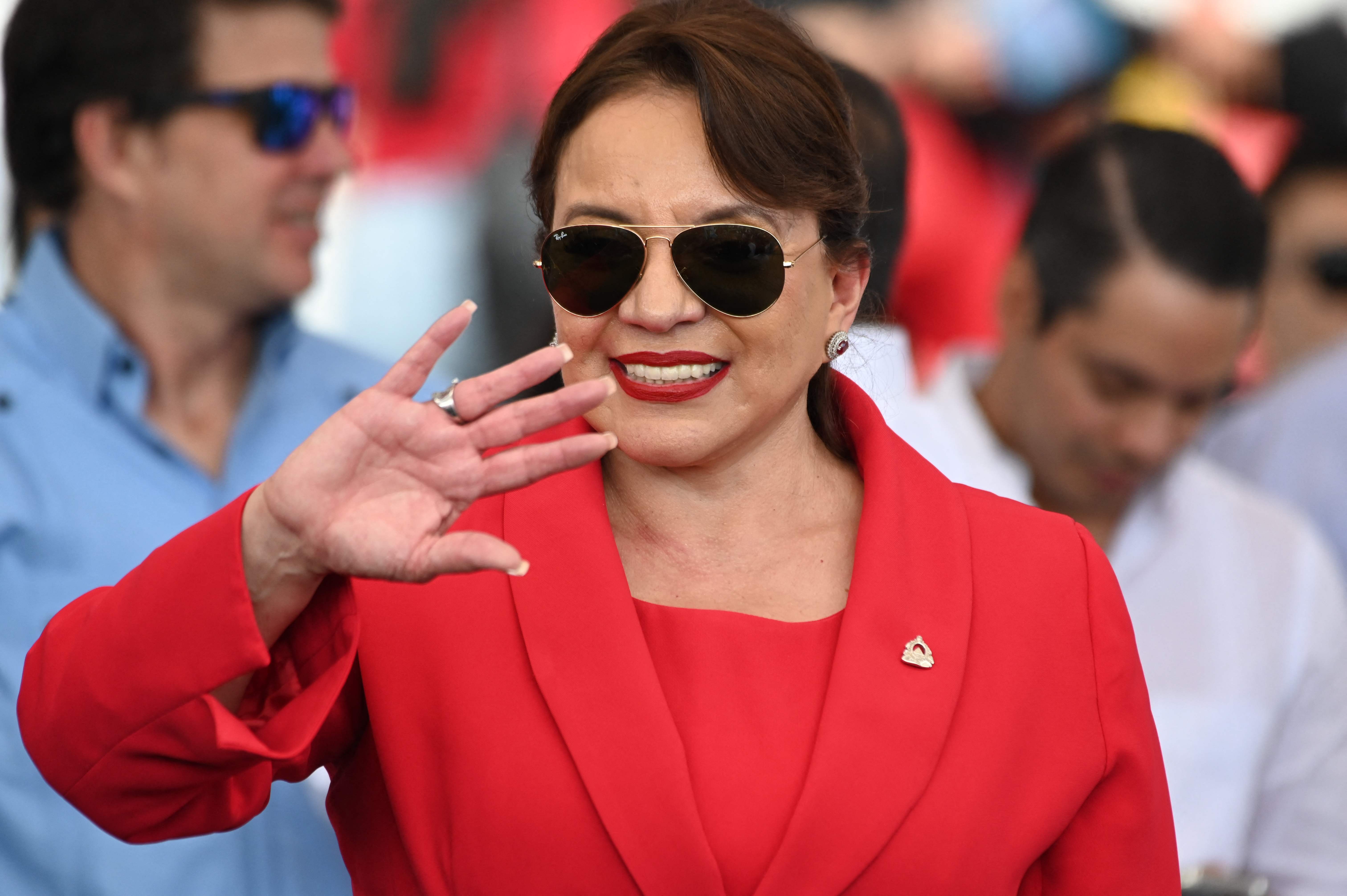 Honduran President Xiomara Castro greets supporters of the ruling Libertad y Refundacion (LIBRE) party during a rally to celebrate the 202nd anniversary of Honduras' independence from the Kingdom of Spain at the Chelato Ucles National Stadium in Tegucigalpa on September 15, 2023. (Photo by Orlando SIERRA / AFP)