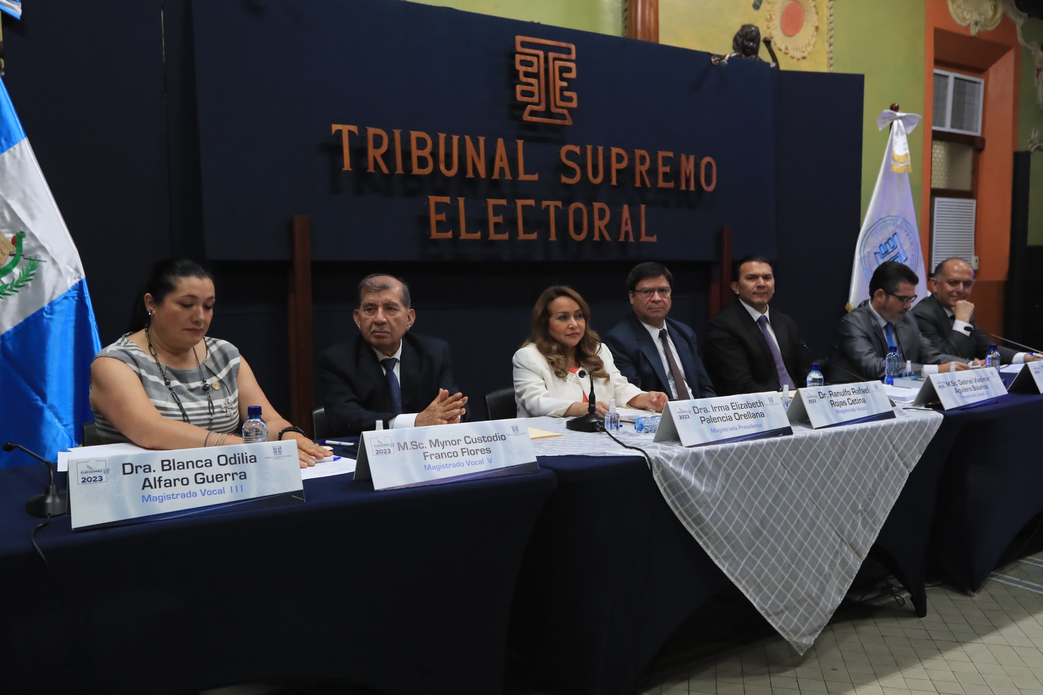 Los 48 Cantones de Guatemala y Alianza por las Reformas han presentado solicitudes por escrito pidiendo al pleno prorrogar la fecha. (Foto Prensa Libre: Élmer Vargas)