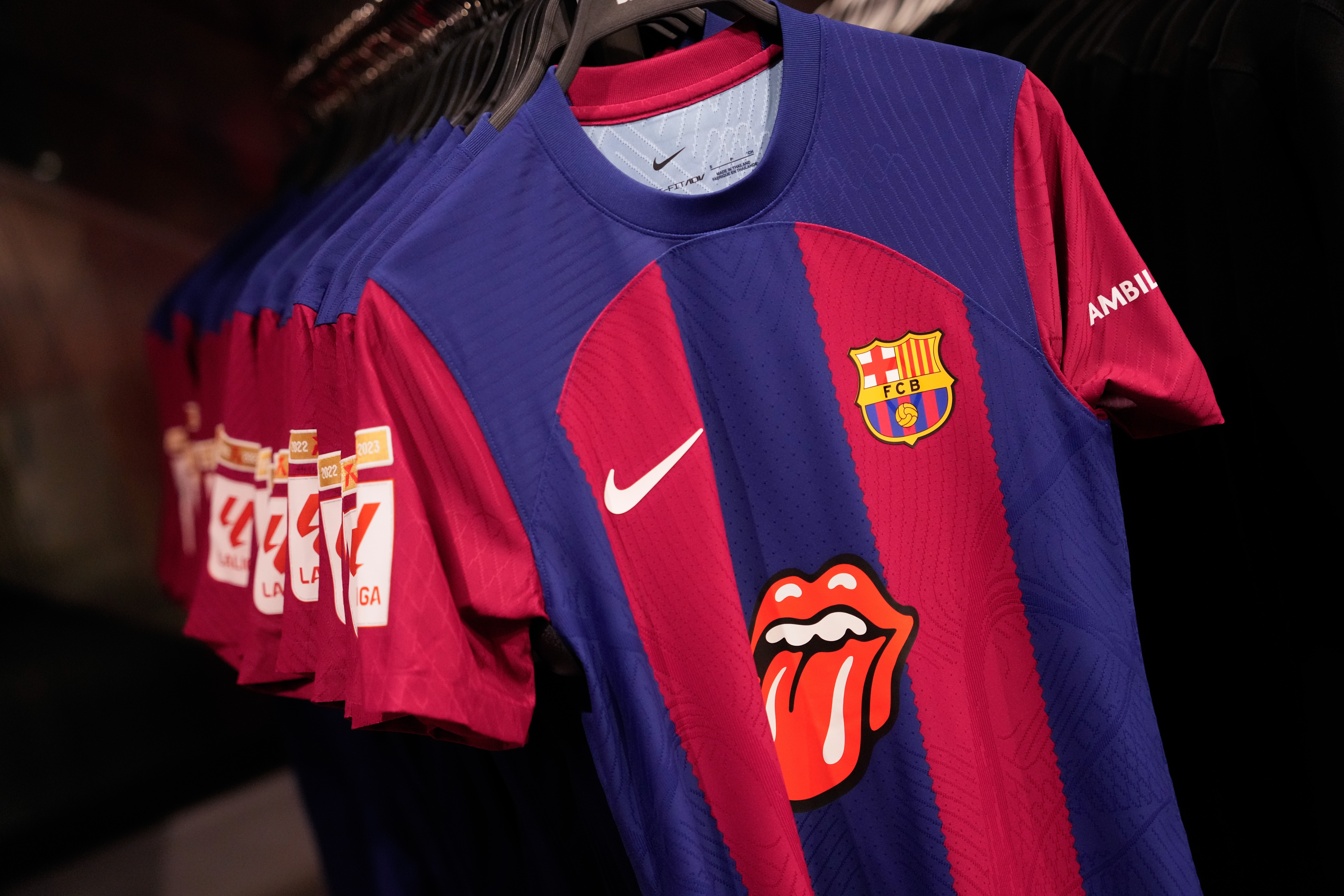 Por qué el Real Madrid vende más camisetas que el Barcelona (y sin