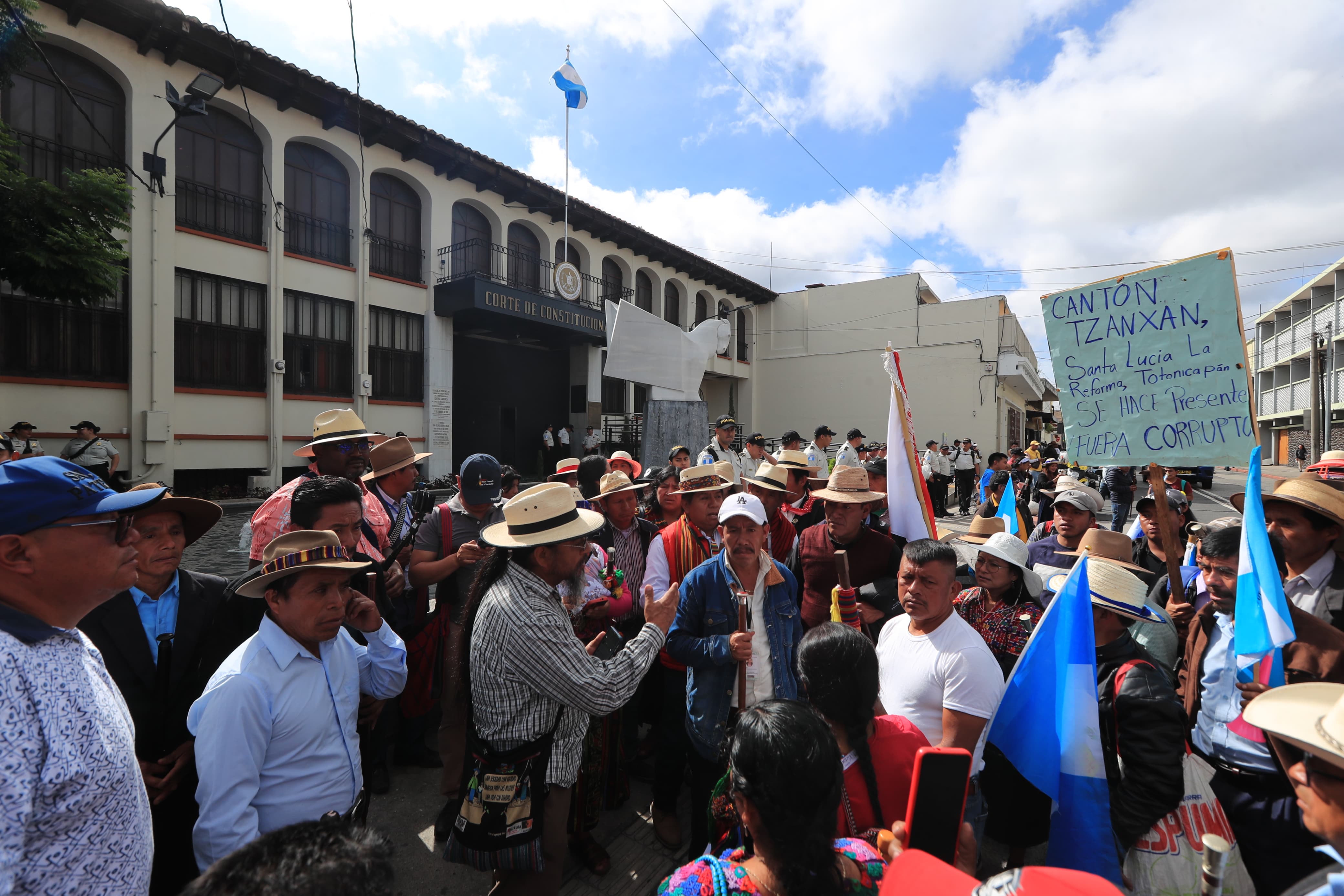 Profesionales Interponen Amparo En La CC En Busca De Evitar Un ...