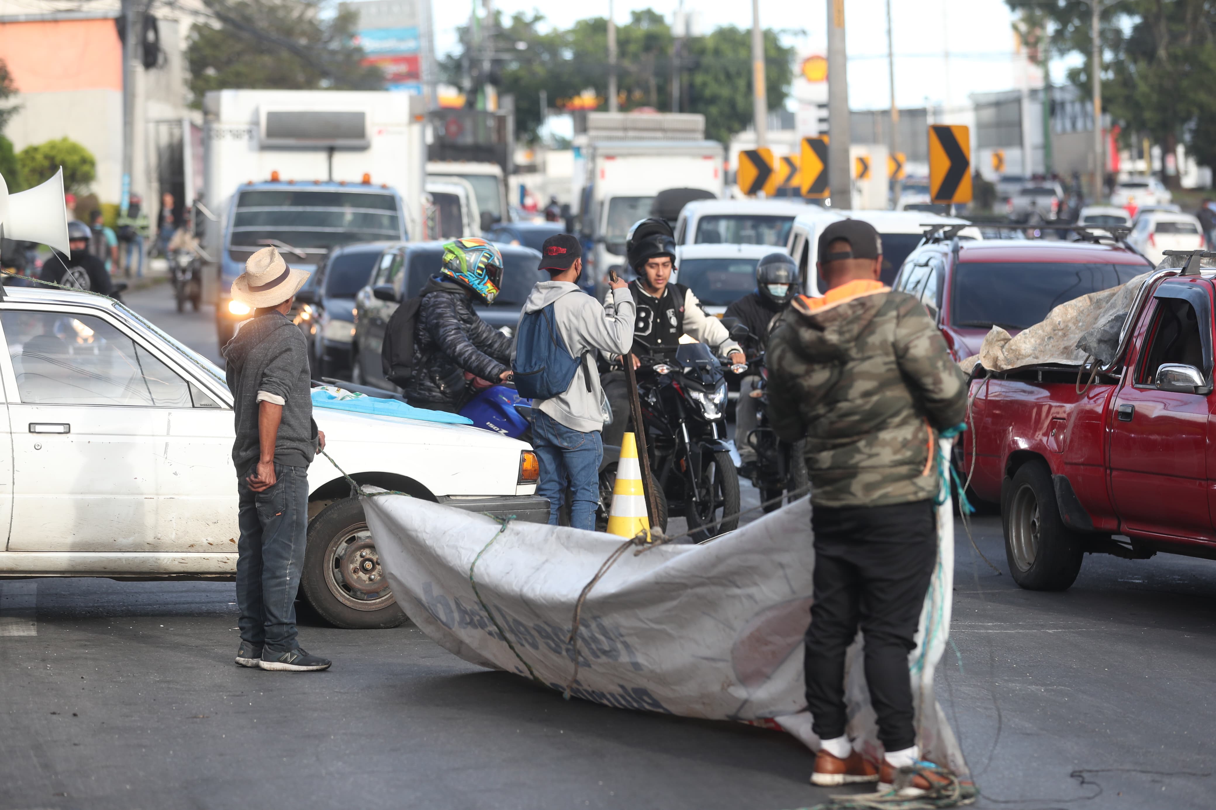 Fotos: Así transcurre el décimo día de bloqueos en el departamento de Guatemala este 11 de octubre de 2023'