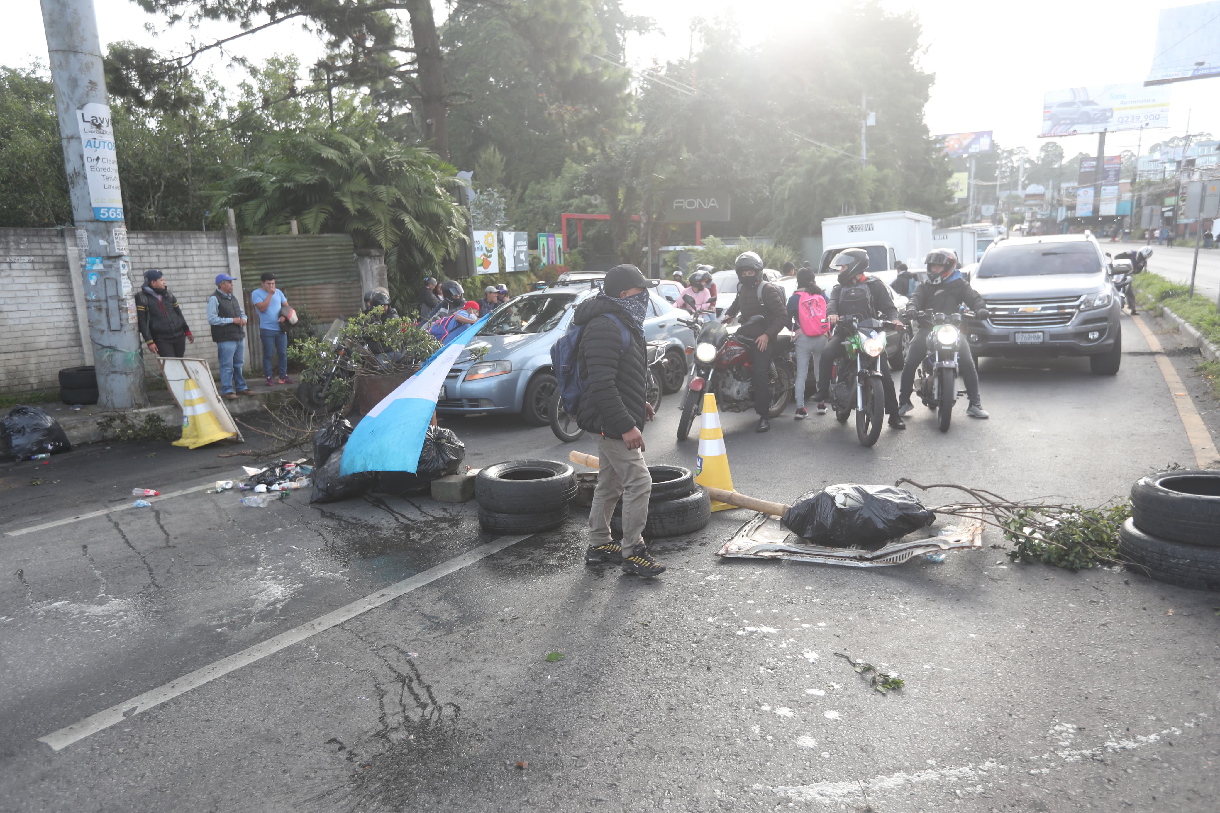 Fotos: Así transcurre el décimo día de bloqueos en el departamento de Guatemala este 11 de octubre de 2023'